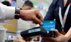 Người Sài Gòn đi ăn nhà hàng phải trả tiền bằng thẻ? 