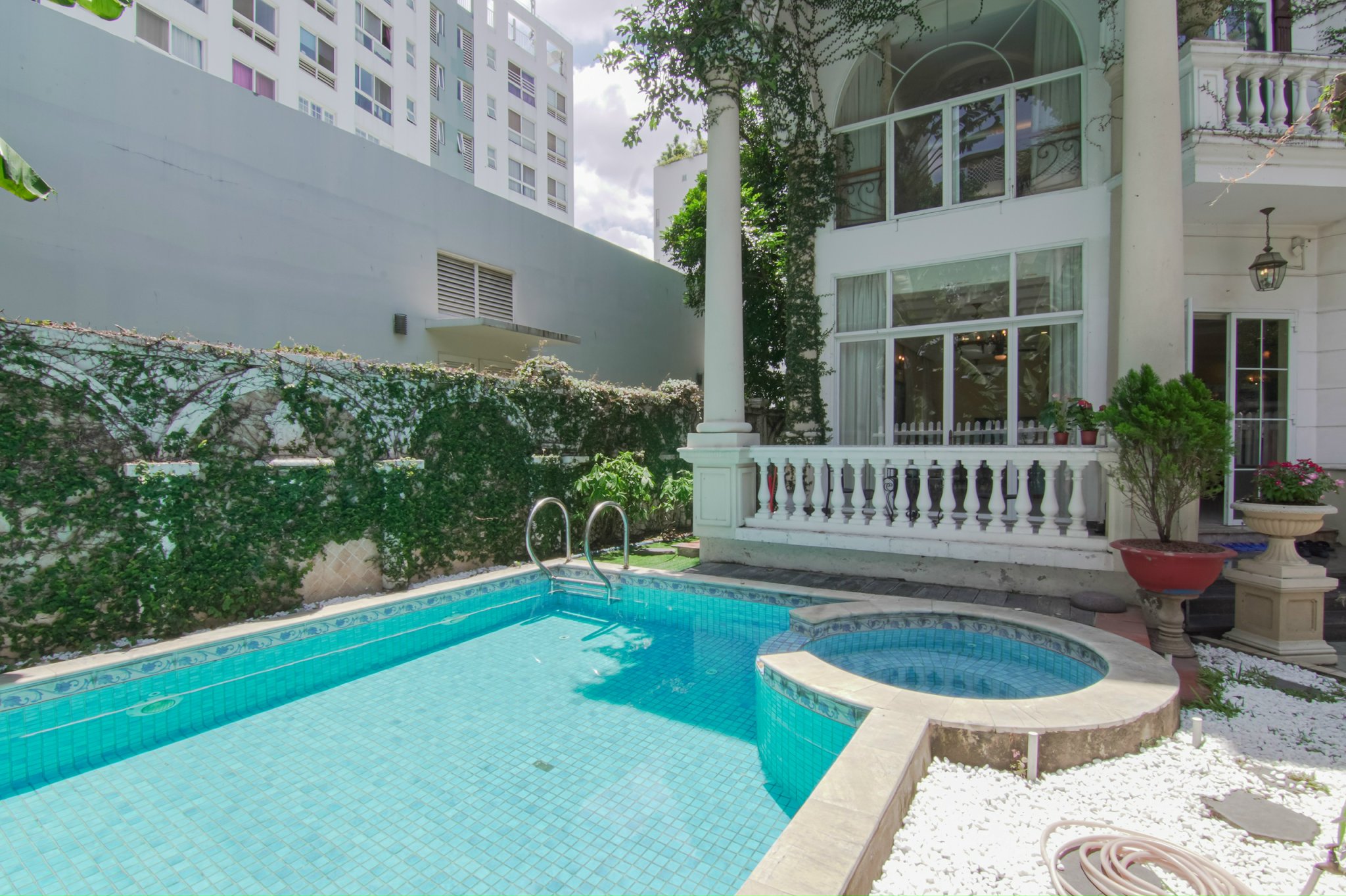 Single villa for rent in Nam Quang, Phu My Hung, District 7, corner unit with swimming pool, quiet a 7