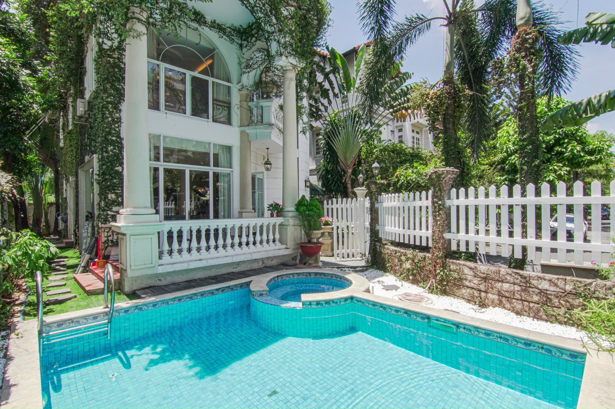 Single villa for rent in Nam Quang, Phu My Hung, District 7, corner unit with swimming pool, quiet a 9