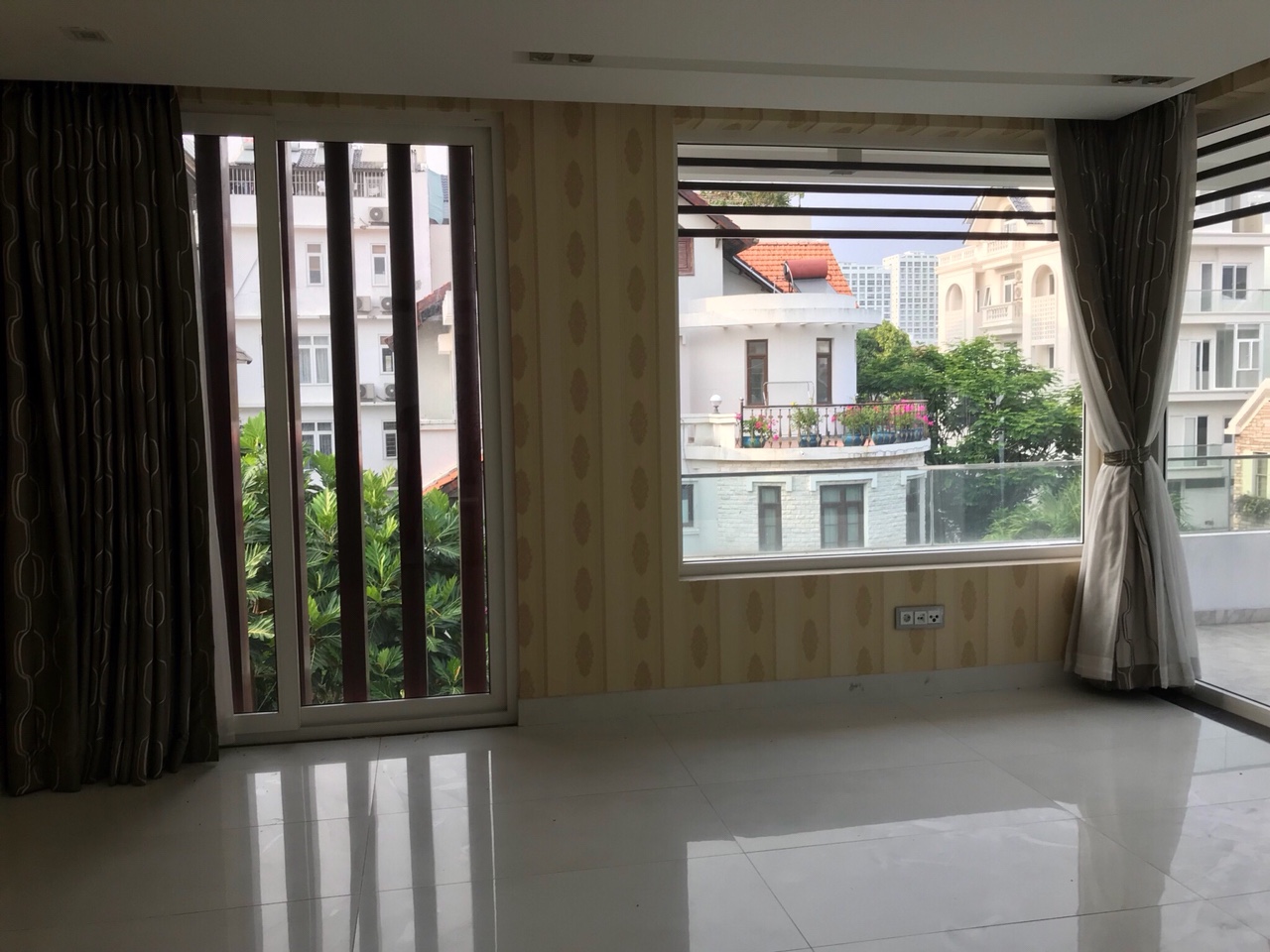 NAM THIEN VILLA FOR RENT IN PHU MY HUNG WITH SWIMMING POOL, LARGE GARDEN