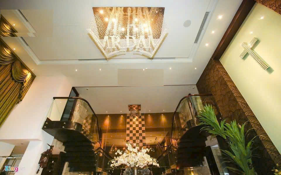 Bán biệt thự ca sĩ Đàm Vĩnh Hưng cư xá Bắc Hải, Quận 10 khu VIP 2 mặt tiền xây 6 tầng, hồ bơi – 378. 1
