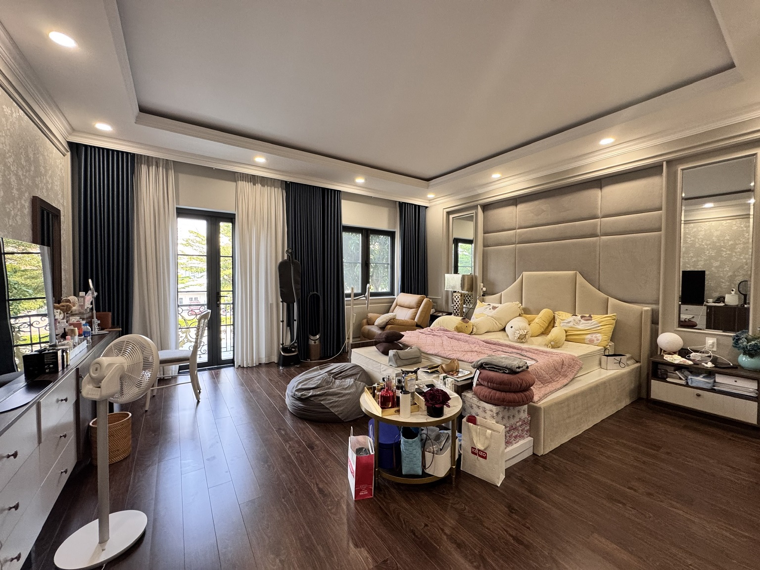 Cho thuê biệt thự Chateau Phú Mỹ Hưng, Quận 7 xây 2 lầu thiết kế 4 phòng ngủ khu compound cao cấp 6