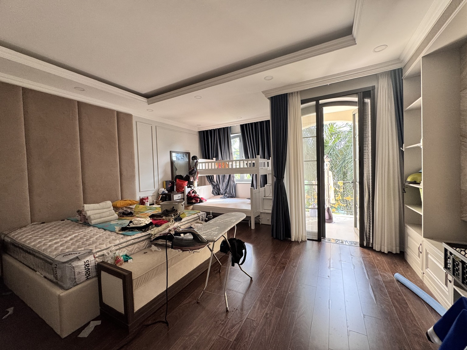 Cho thuê biệt thự Chateau Phú Mỹ Hưng, Quận 7 xây 2 lầu thiết kế 4 phòng ngủ khu compound cao cấp 13