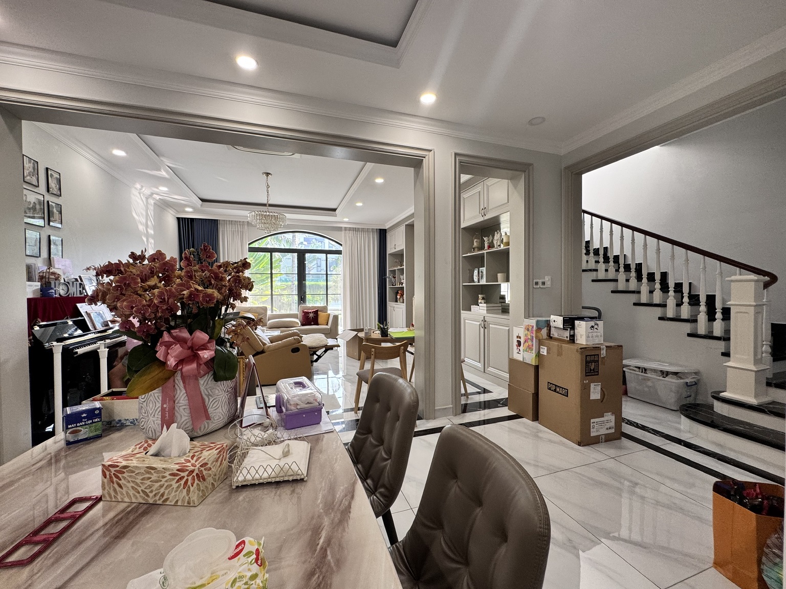 Cho thuê biệt thự Chateau Phú Mỹ Hưng, Quận 7 xây 2 lầu thiết kế 4 phòng ngủ khu compound cao cấp 12