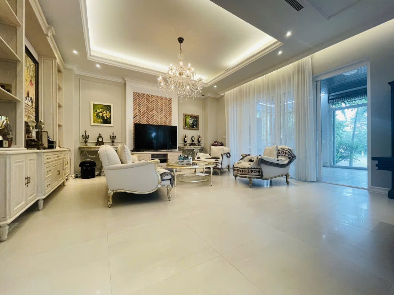 Cho thuê villa Chateau Phú Mỹ Hưng, Quận 7 căn góc xây 2 lầu phía sau có hồ bơi, sân tennis 3