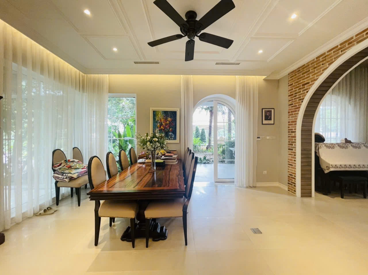 Cho thuê villa Chateau Phú Mỹ Hưng, Quận 7 căn góc xây 2 lầu phía sau có hồ bơi, sân tennis 7