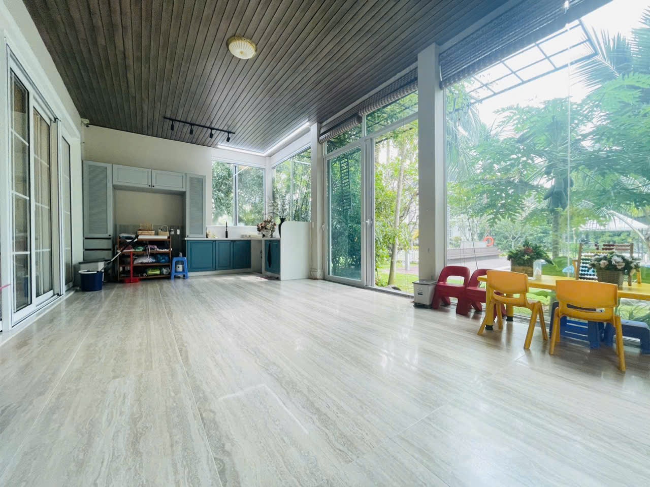 Cho thuê villa Chateau Phú Mỹ Hưng, Quận 7 căn góc xây 2 lầu phía sau có hồ bơi, sân tennis 6