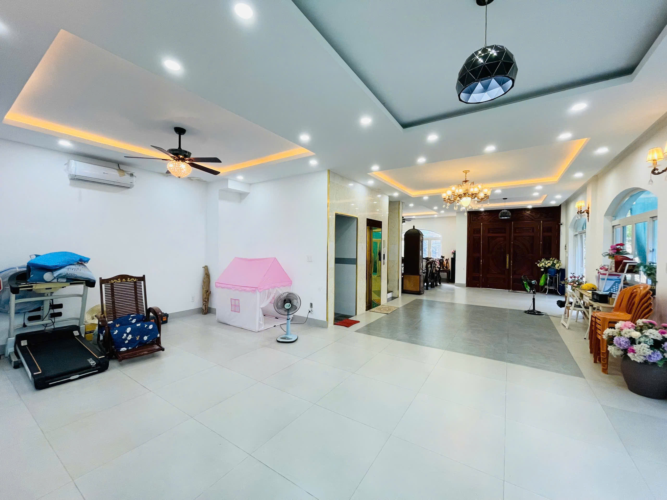 Cho thuê biệt thự khu Cityland Quận 7 xây 5 tầng có thang máy 1