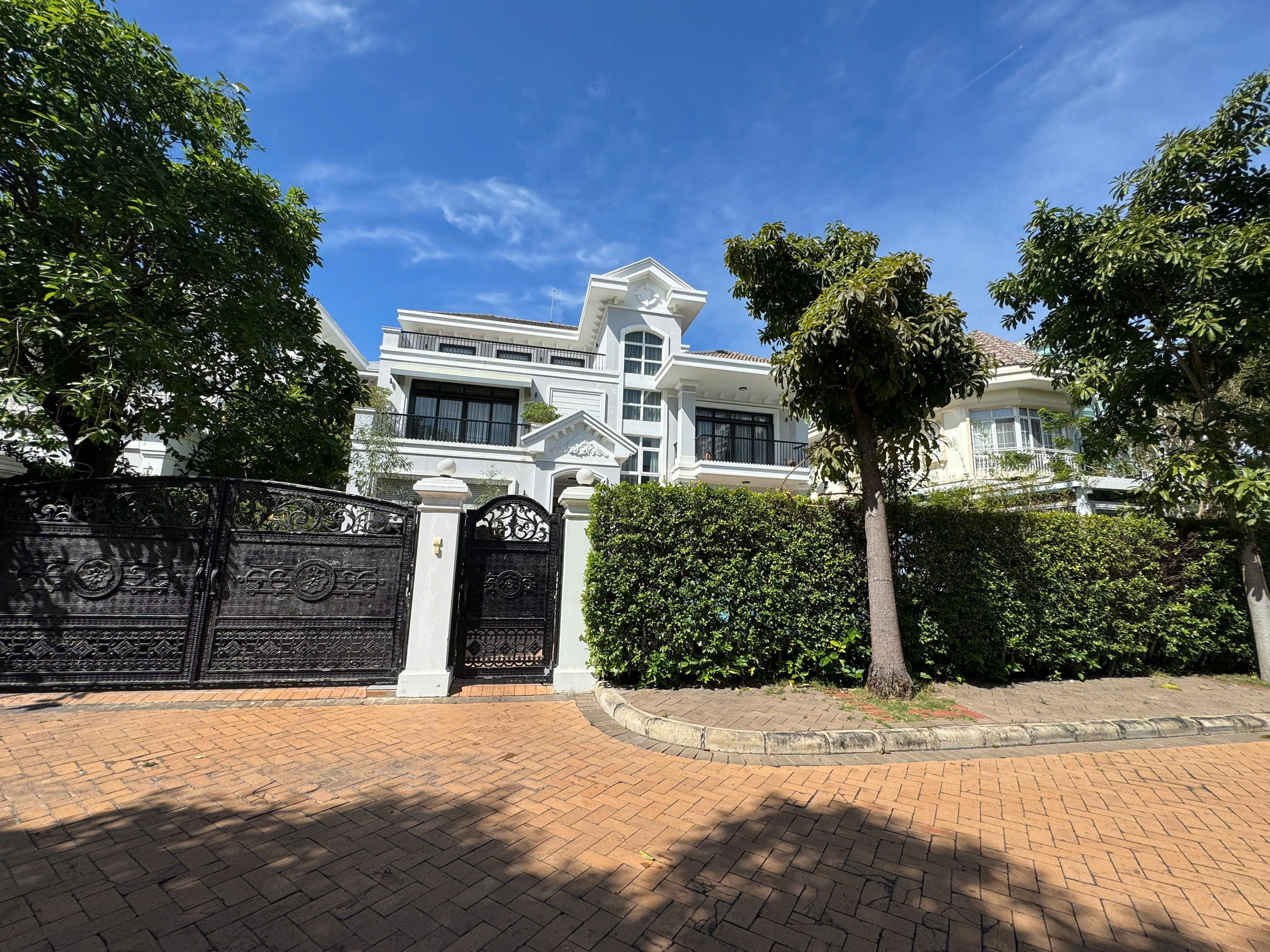 Bán hoặc cho thuê biệt thự đơn lập Chateau 4 Phú Mỹ Hưng, Quận 7 xây 5 tầng có hồ bơi – 580m2 12