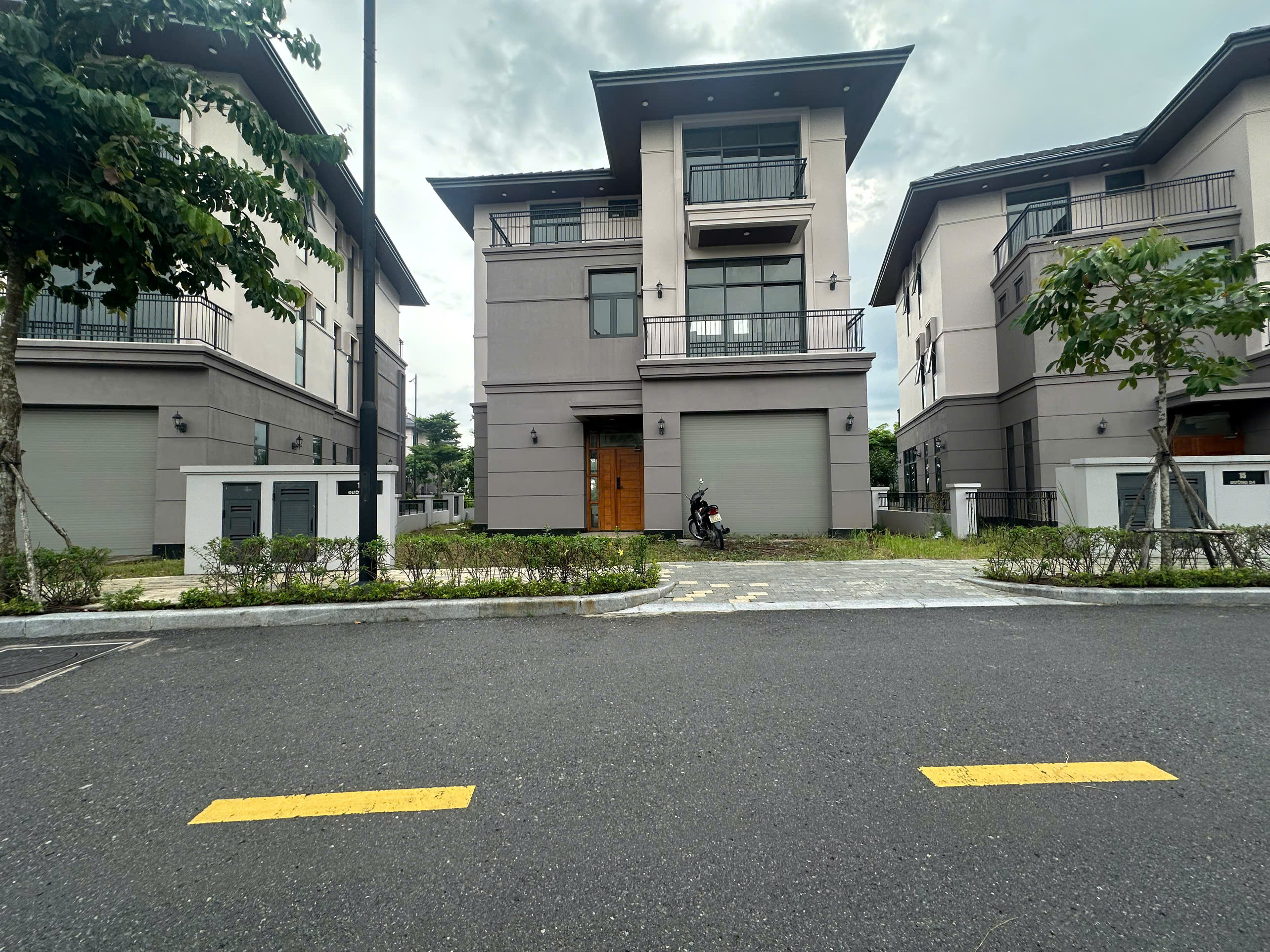 Bán biệt thự đơn lập GS Metrocity Nguyễn Hữu Thọ, Nhà Bè xây trệt + 2 lầu, view sông – 300m2