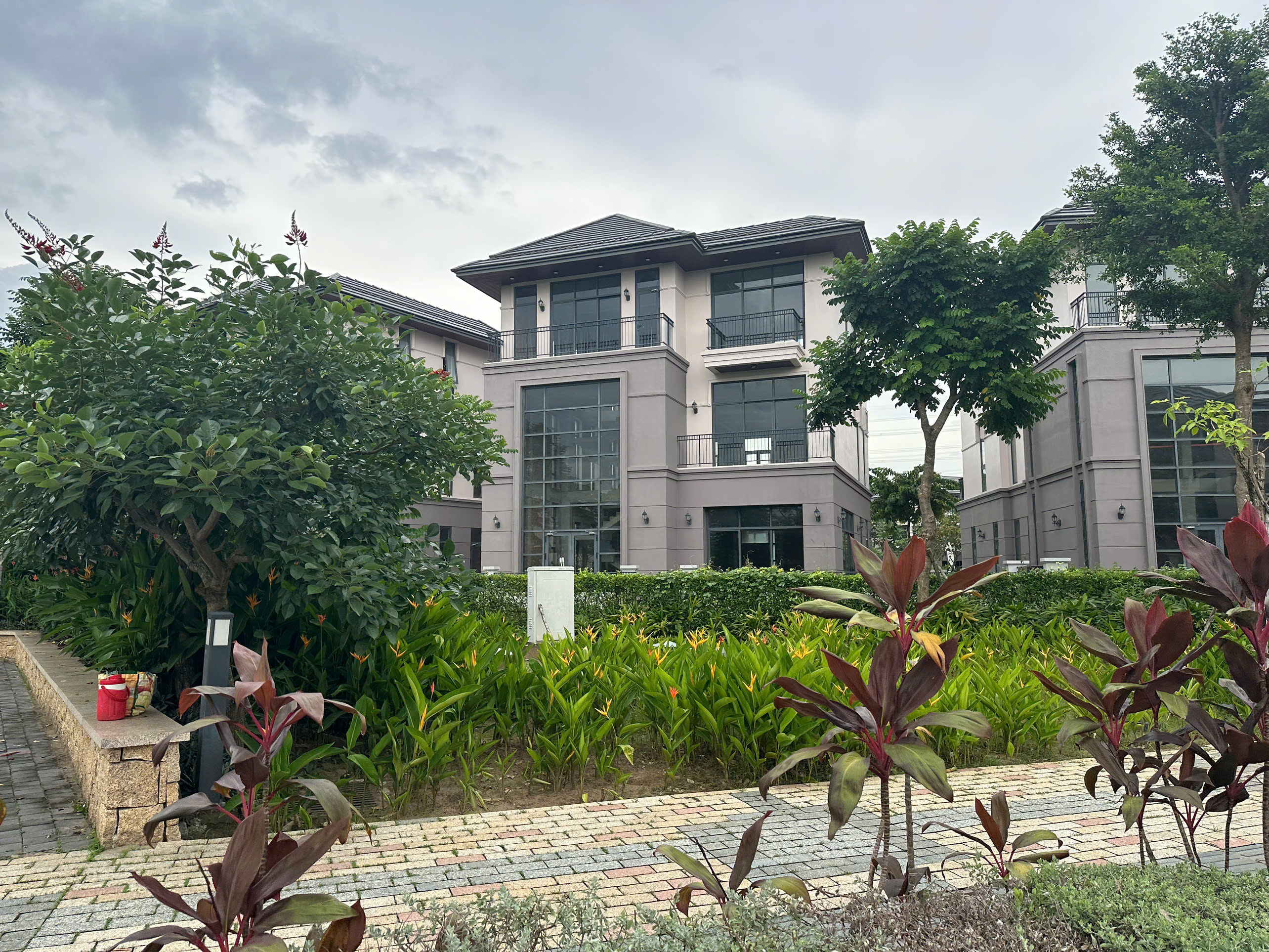 Bán biệt thự đơn lập GS Metrocity Nguyễn Hữu Thọ, Nhà Bè xây trệt + 2 lầu, view sông – 300m2 1