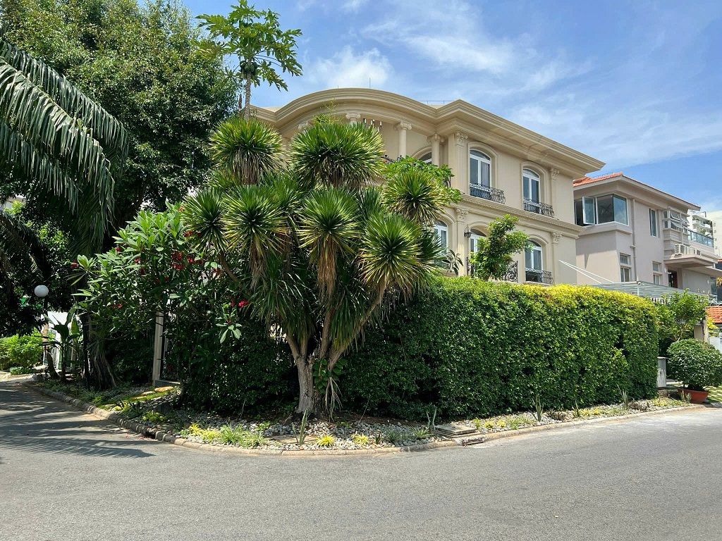 Detached villa for rent in Lam Thien Luc Dia Phu My Hung, District 7 corner apartment with 4 bedrooms – 360m2