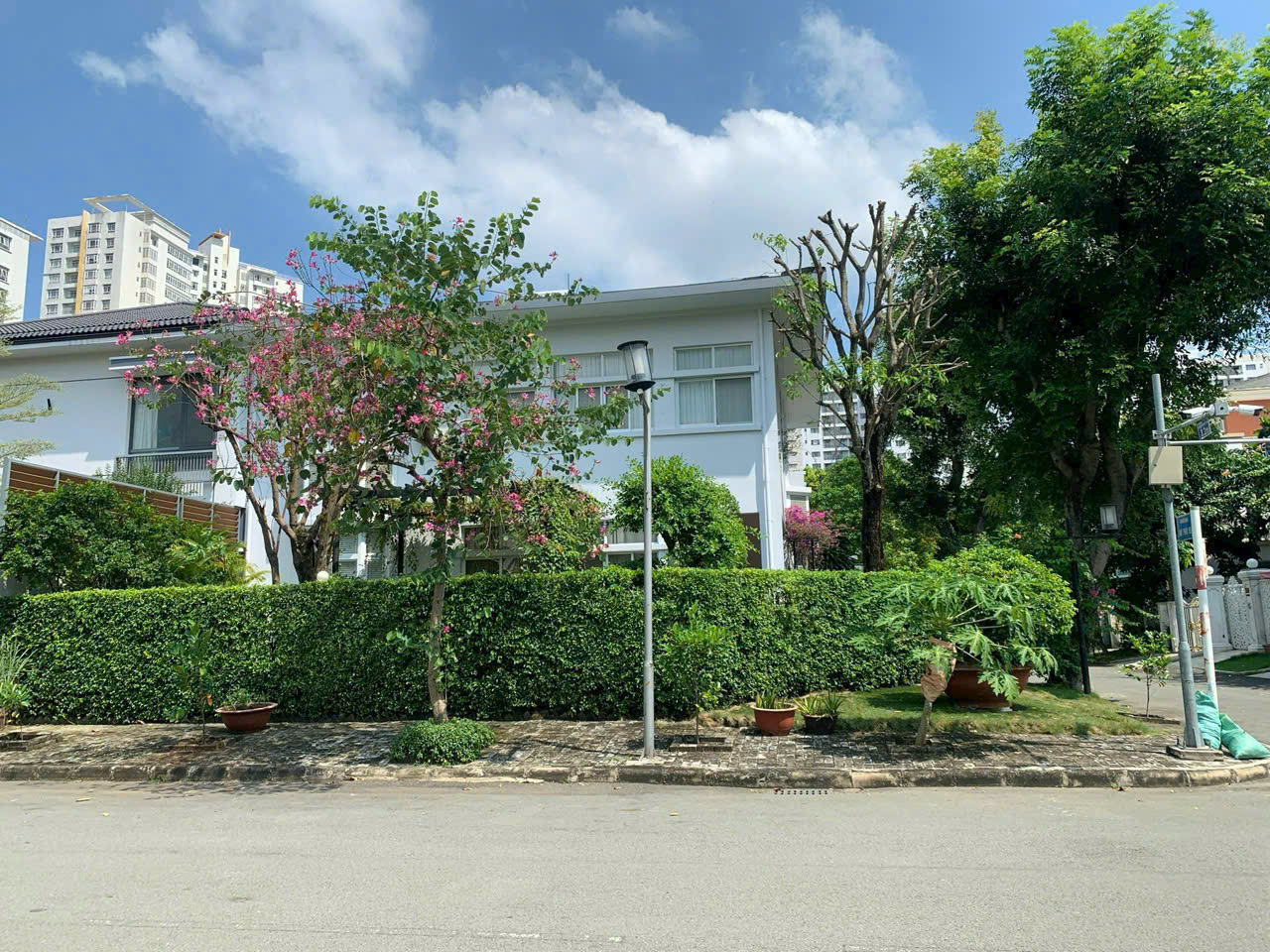 Bán biệt thự đơn lập Mỹ Phú 1 Phú Mỹ Hưng, Quận 7 căn góc 2 mặt tiền Hưng Long, xây 2 tầng 5