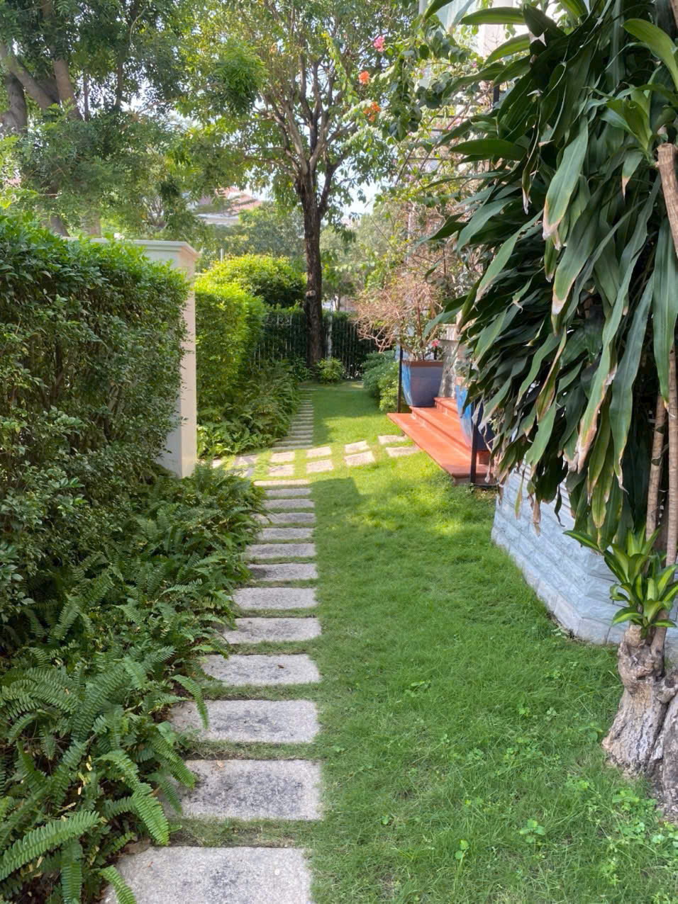 Bán biệt thự đơn lập Mỹ Phú 1 Phú Mỹ Hưng, Quận 7 căn góc 2 mặt tiền Hưng Long, xây 2 tầng 4