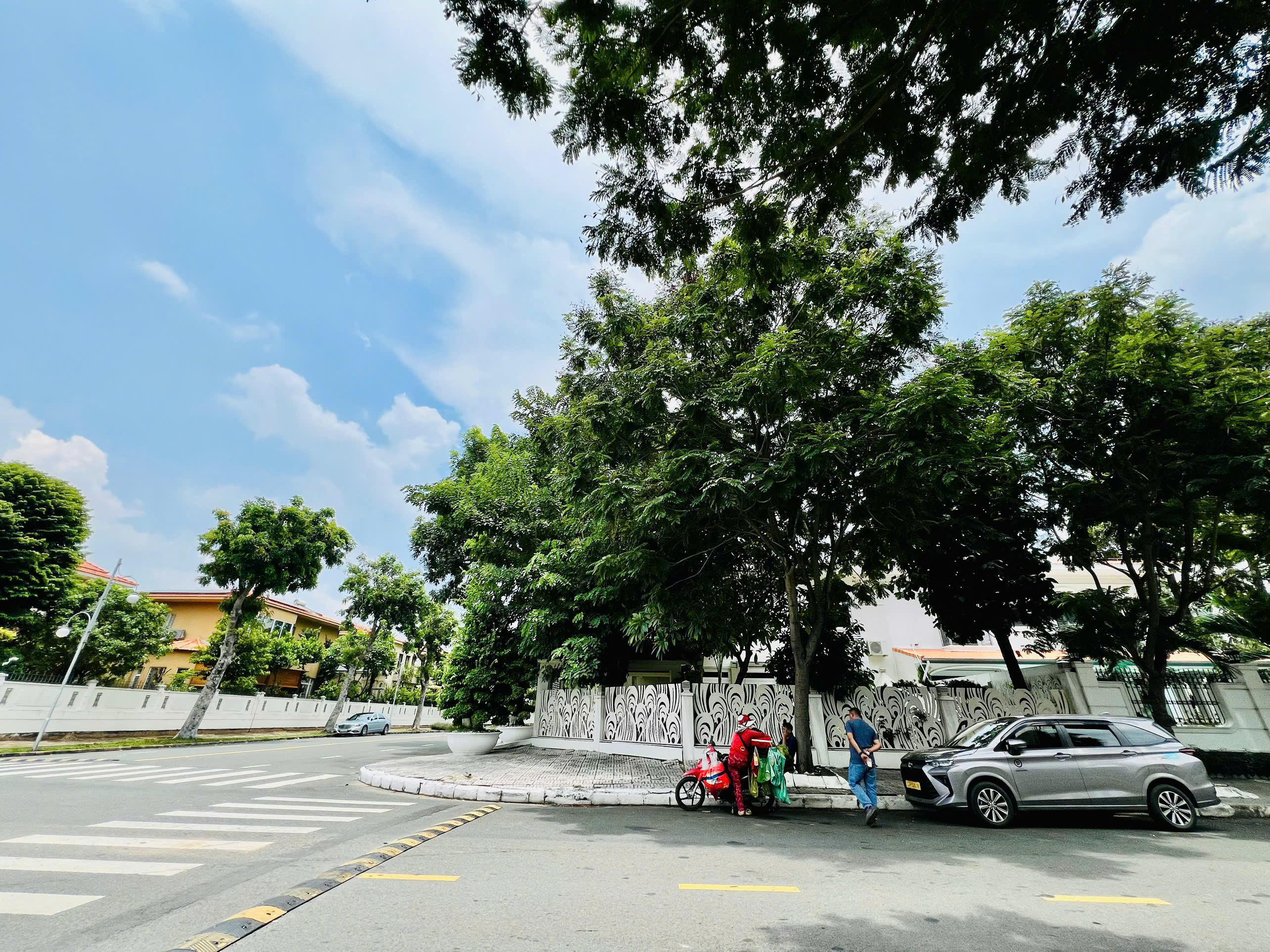 Bán biệt thự đơn lập Mỹ Tú 1 Phú Mỹ Hưng, Quận 7 xây 2 tầng căn góc đẹp có hồ bơi, sân vườn – 362m2 1