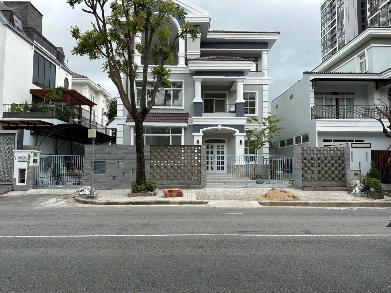 Cho thuê biệt thự đơn lập Mỹ Văn 2 Phú Mỹ Hưng, Quận 7 xây 3 tầng hướng Tây Bắc – 288m2 3