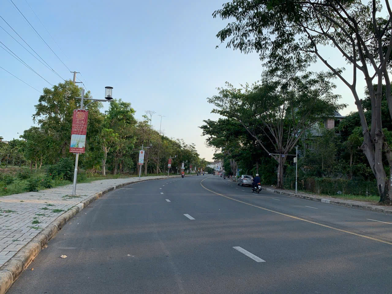 Bán biệt thự đơn lập Nam Thông 1, Phú Mỹ Hưng, Quận 7 nhà thô có 4 phòng ngủ, 2 mặt tiền 5