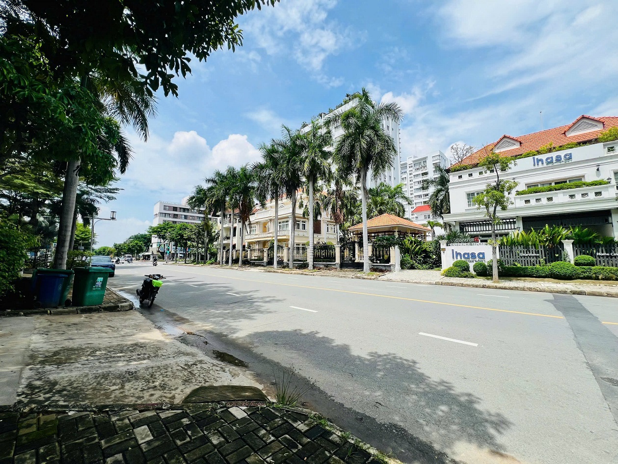 Bán hoặc cho thuê biệt thự đơn lập Nam Thông 2 Phú Mỹ Hưng xây 3 tầng có 7 phòng ngủ - 306m2 13