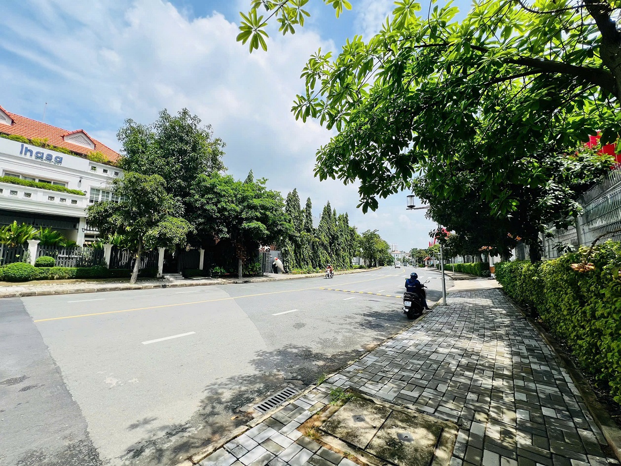 Bán hoặc cho thuê biệt thự đơn lập Nam Thông 2 Phú Mỹ Hưng xây 3 tầng có 7 phòng ngủ - 306m2 11