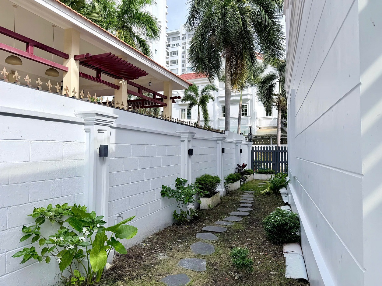 Bán hoặc cho thuê biệt thự đơn lập Nam Thông 2 Phú Mỹ Hưng xây 3 tầng có 7 phòng ngủ - 306m2 5