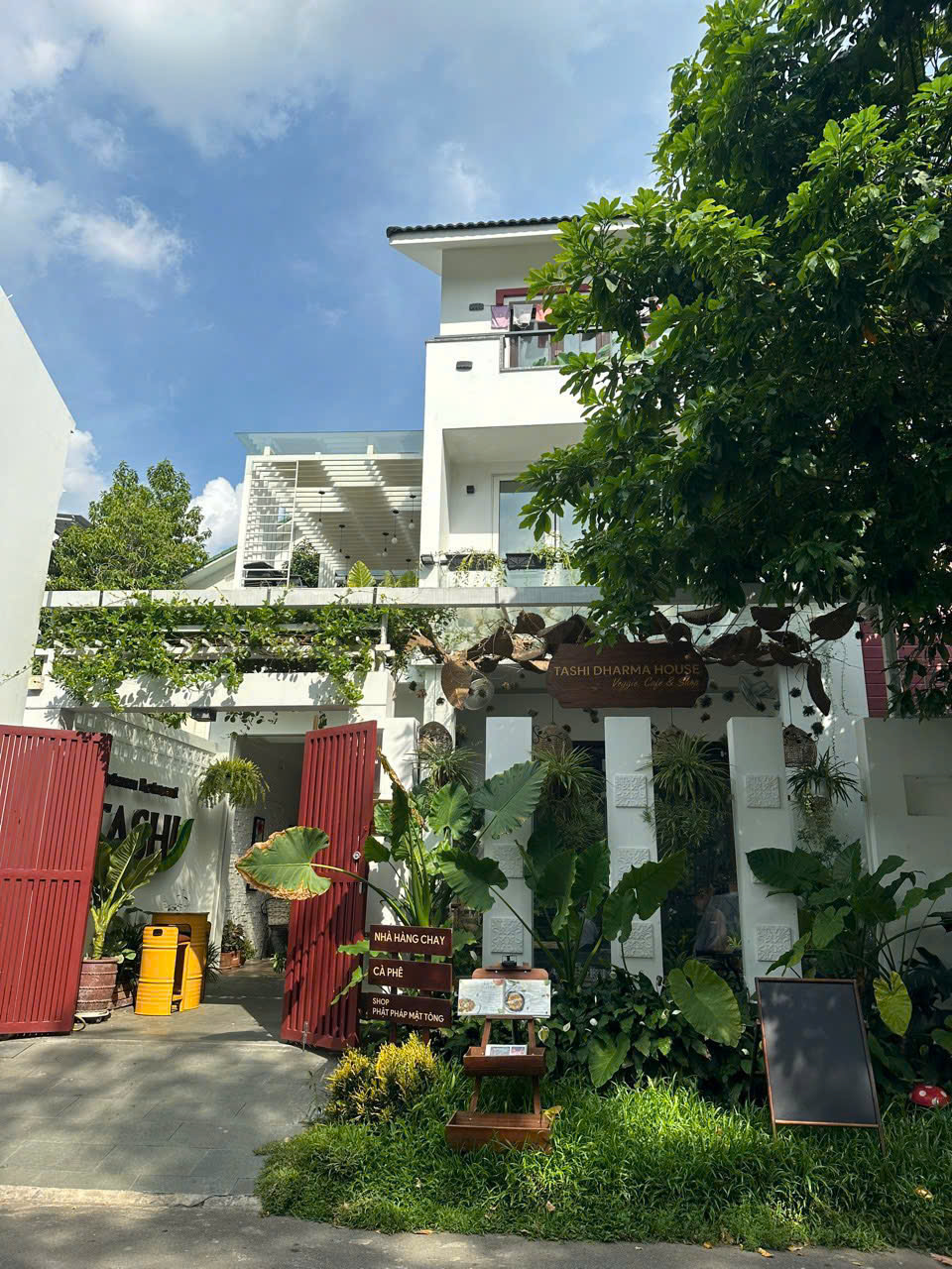 Bán biệt thự đơn lập Nam Thông 1, Phú Mỹ Hưng, Quận 7 xây 3 tầng có 4 phòng ngủ đối diện công viên 1 12