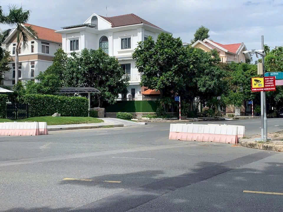 Bán biệt thự đơn lập Nam Thông 2 Phú Mỹ Hưng, Quận 7 xây 5 tầng có 6 phòng ngủ, hồ bơi – 285m2 2