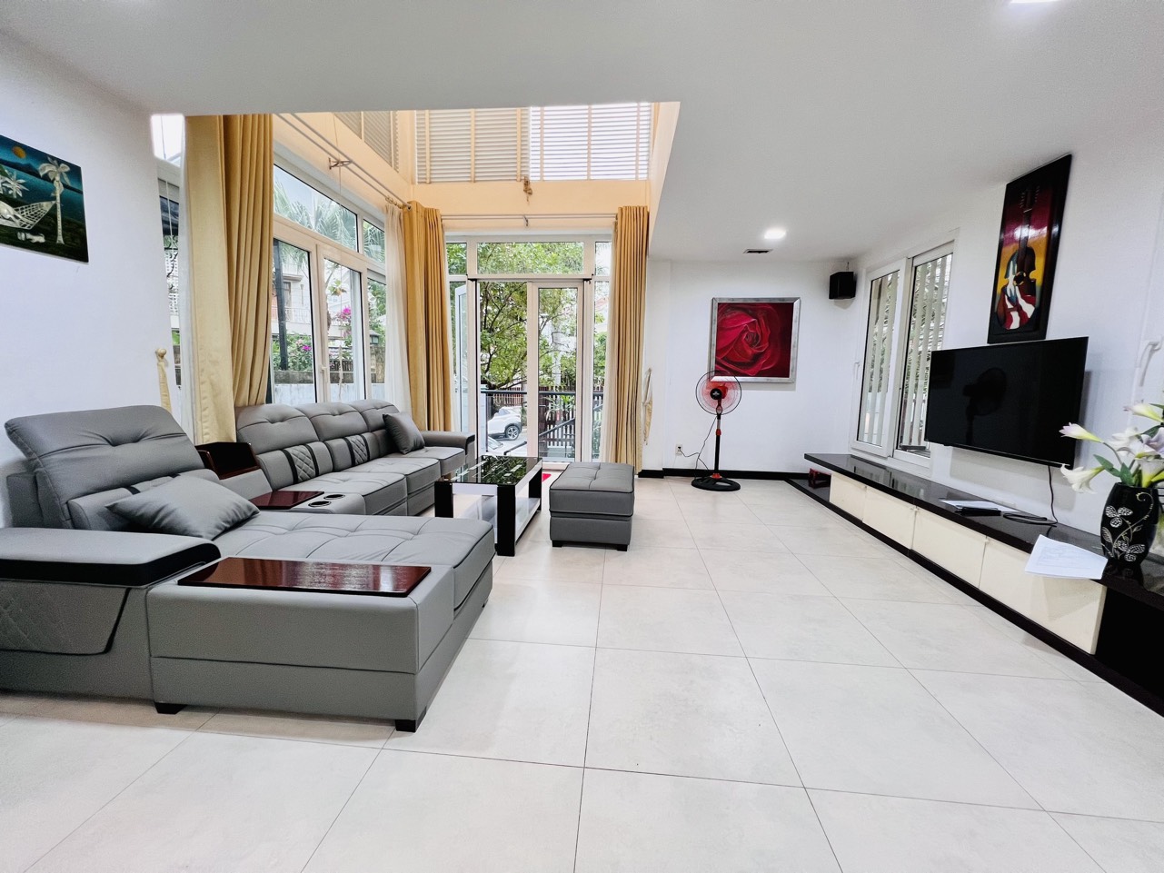 Cho thuê biệt thự đơn lập A71 Nam Thông 1 Phú Mỹ Hưng, Quận 7 căn góc, 4 phòng ngủ, hồ bơi 4