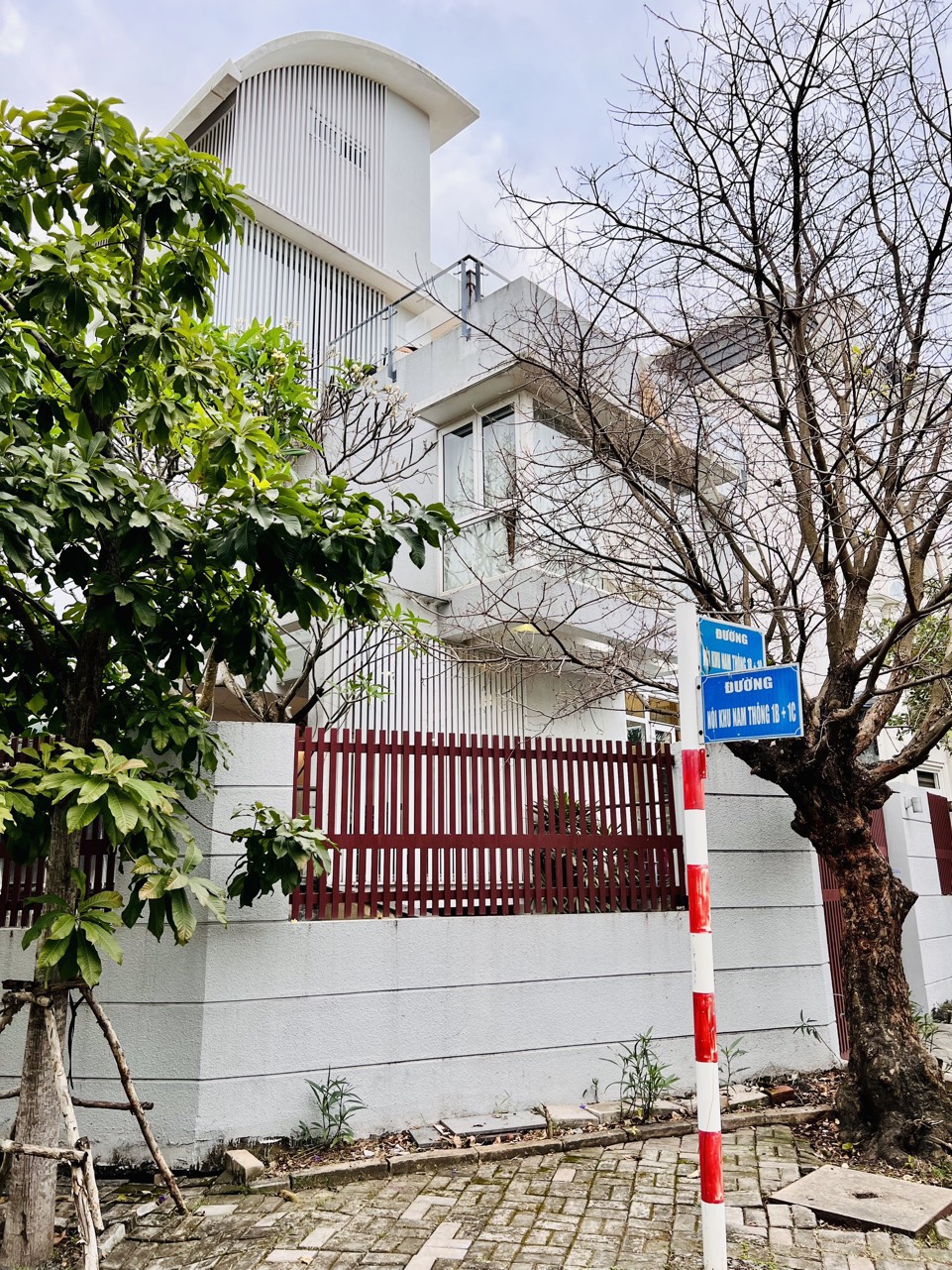 Cho thuê biệt thự đơn lập A71 Nam Thông 1 Phú Mỹ Hưng, Quận 7 căn góc, 4 phòng ngủ, hồ bơi 3