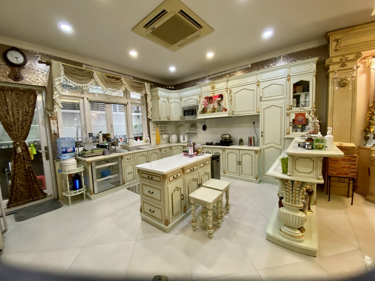 Cho thuê biệt thự đơn lập Phú Mỹ Hưng, Quận 7 khu Kênh Đào, có 4 phòng ngủ sân vườn 3