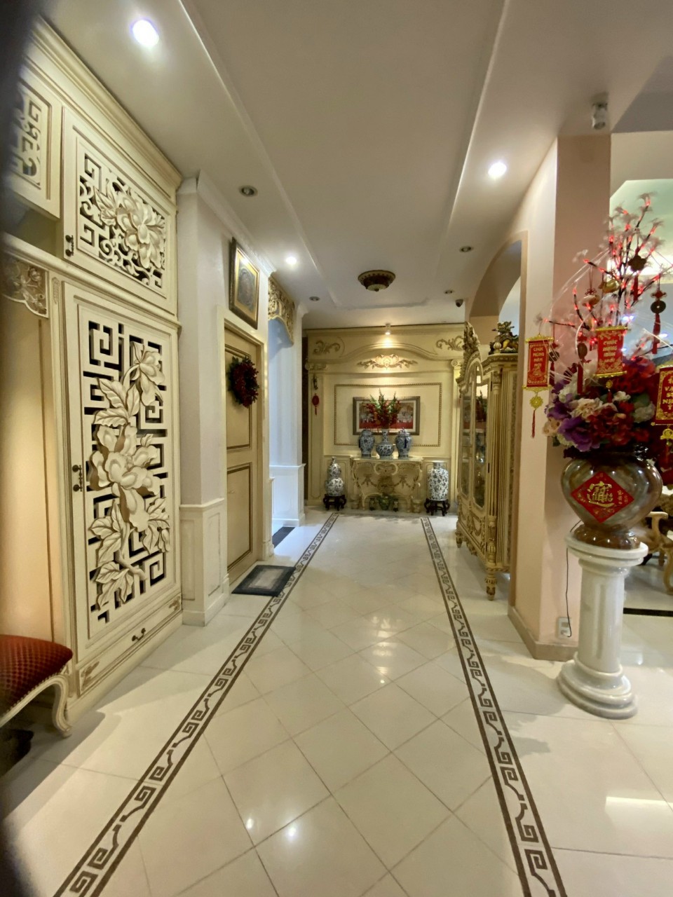 Cho thuê biệt thự đơn lập Phú Mỹ Hưng, Quận 7 khu Kênh Đào, có 4 phòng ngủ sân vườn 1