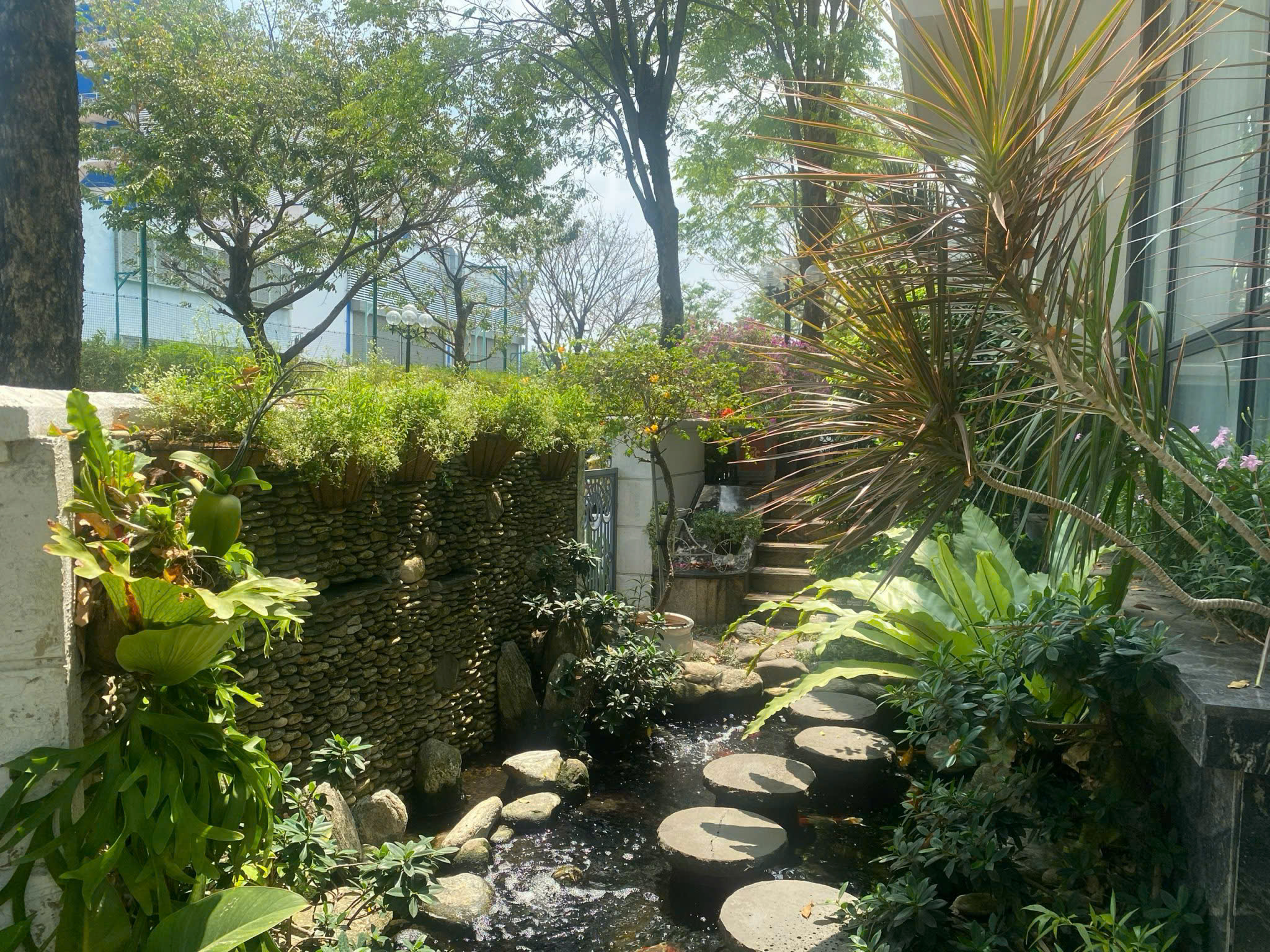 Bán biệt thự đơn lập Vinhomes Central Park, Quận Bình Thạnh đối diện và trong khu Landmark 81 7