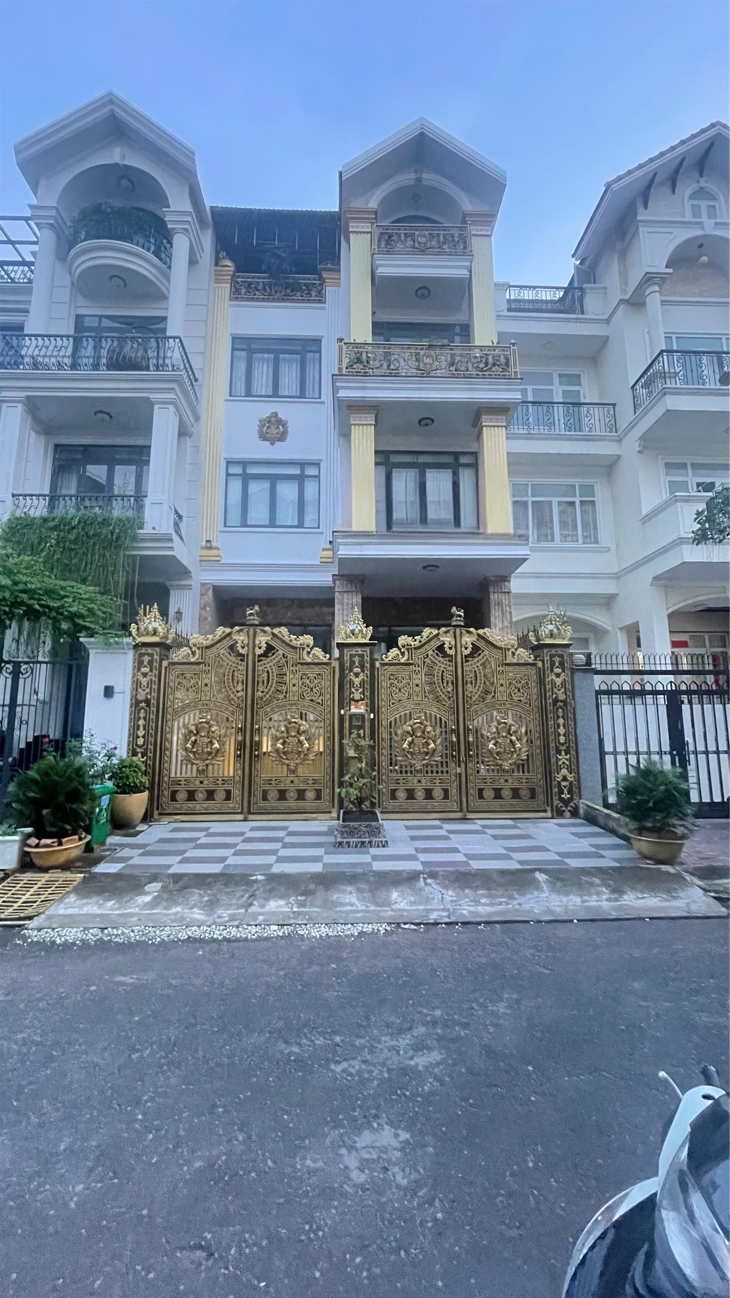 Bán biệt thự Đường 14 khu dân cư Him Lam, Quận 7 có 5 tầng, thang máy, nội thất gỗ đỏ 4