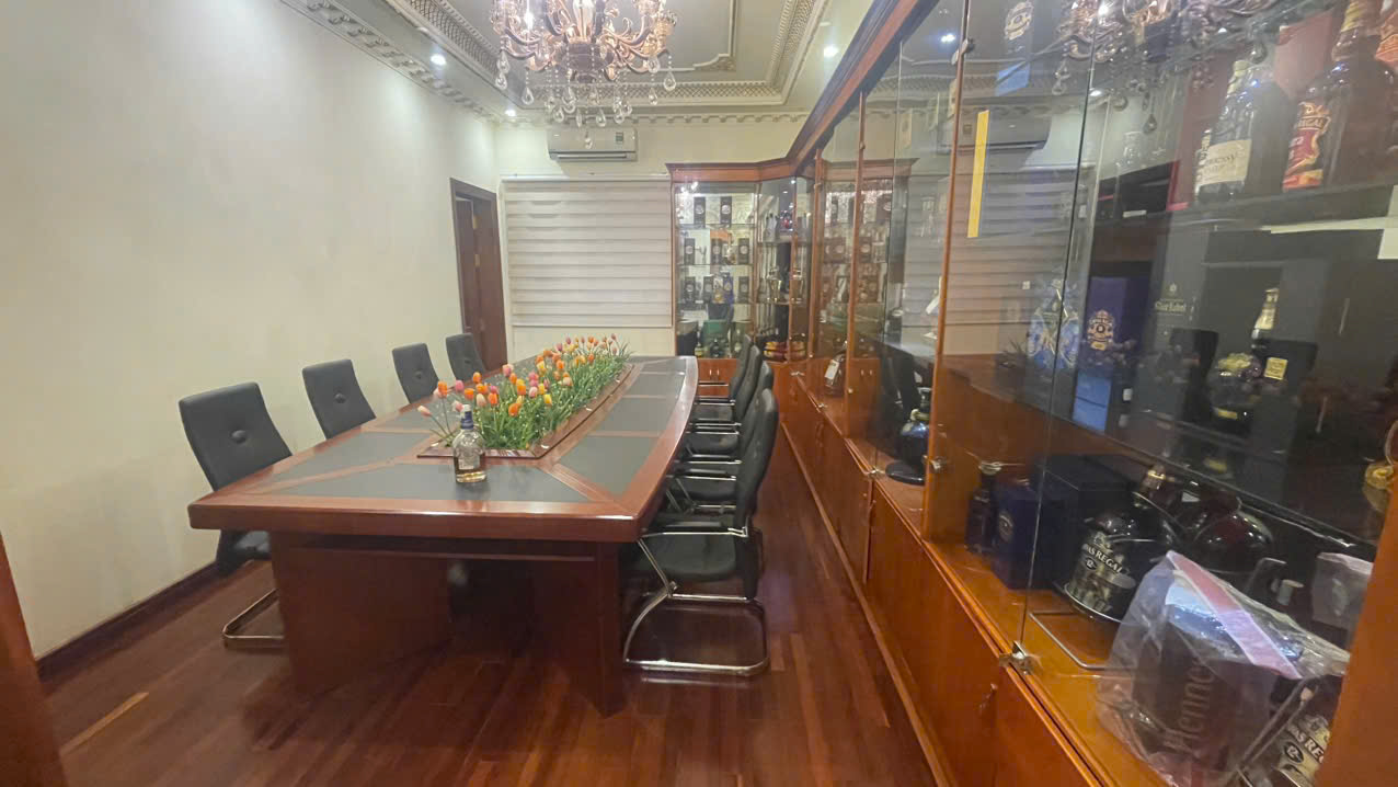 Bán biệt thự Đường 14 khu dân cư Him Lam, Quận 7 có 5 tầng, thang máy, nội thất gỗ đỏ 3