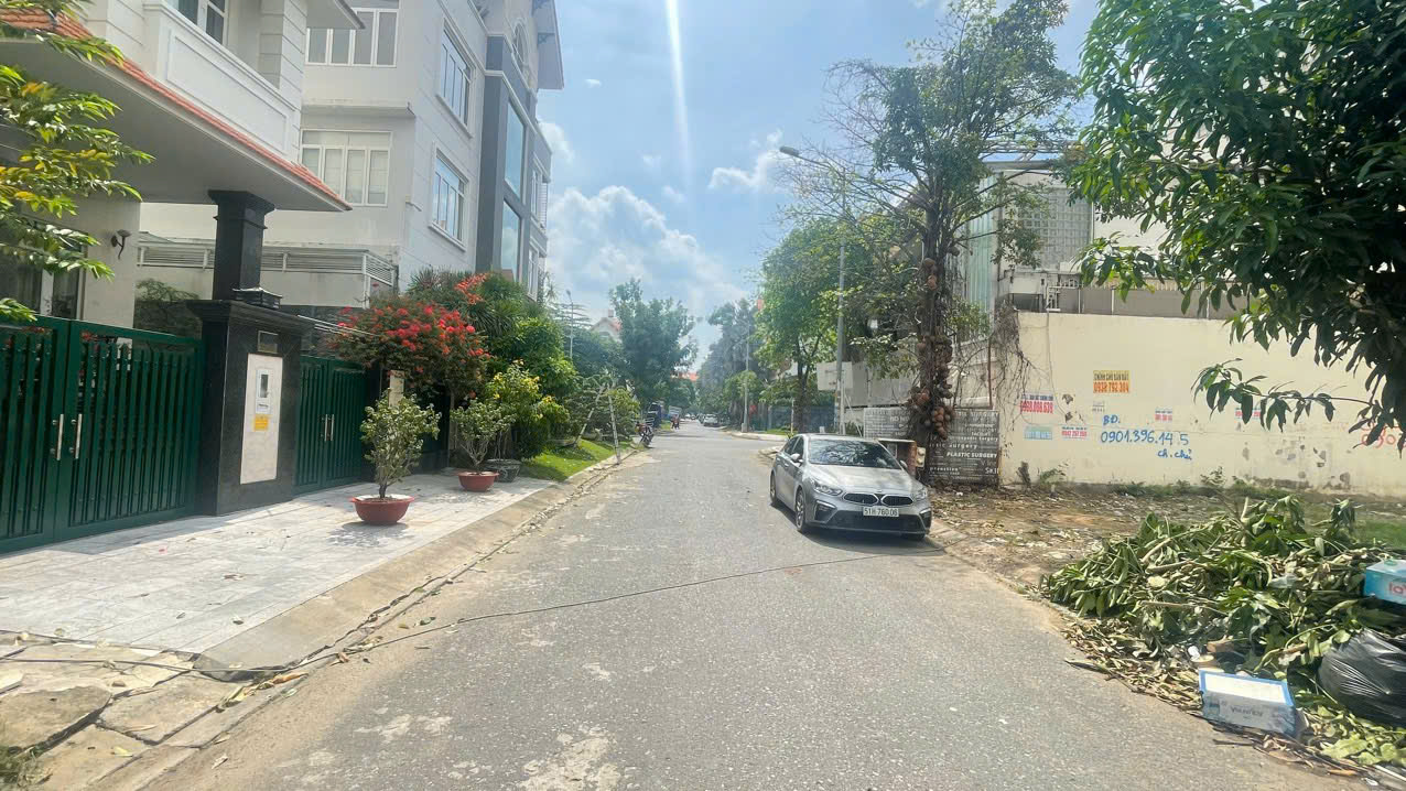 Bán hoặc cho thuê biệt thự đường số 10 khu Him Lam, Quận 7 có 4 tầng nhà mới sửa chữa 2