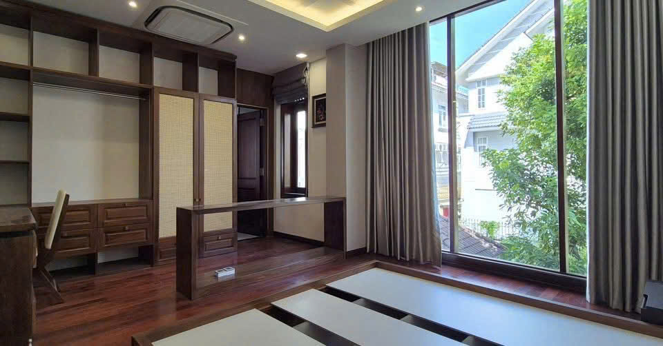 Bán biệt thự đường số 17 KDC Sadeco ven sông, Quận 7 xây 5 tầng thiết kế 5 phòng ngủ  – 234m2 4