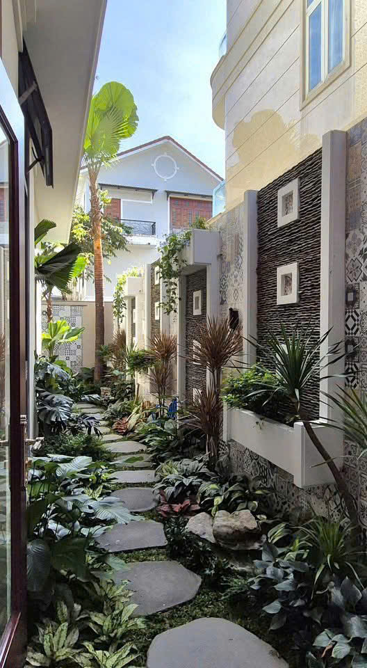 Bán biệt thự đường số 17 KDC Sadeco ven sông, Quận 7 xây 5 tầng thiết kế 5 phòng ngủ  – 234m2 10