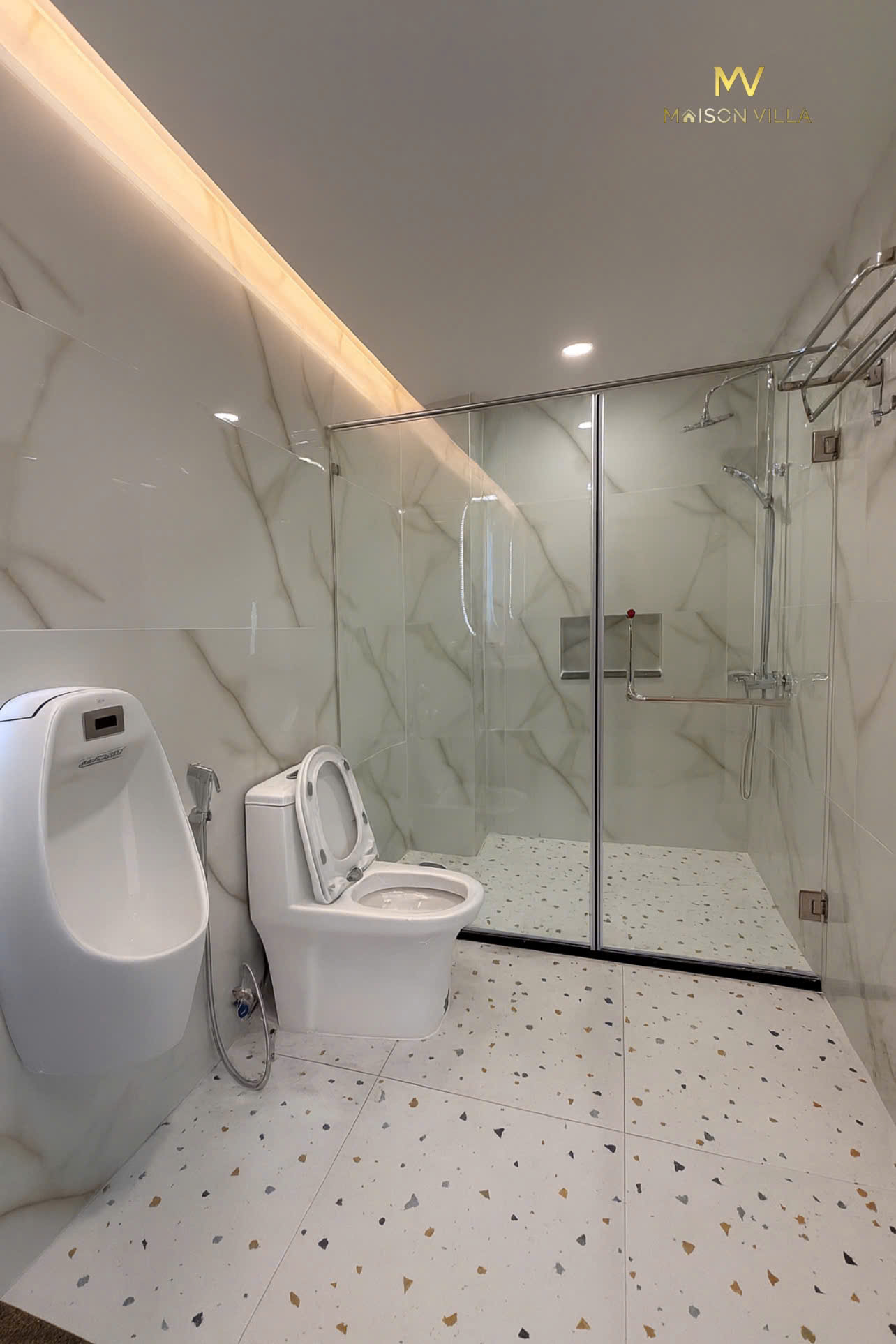 Everrich Riverside villa for rent in District 7 with 7 bedrooms with mineral salt pool, elevator – 500m2 9