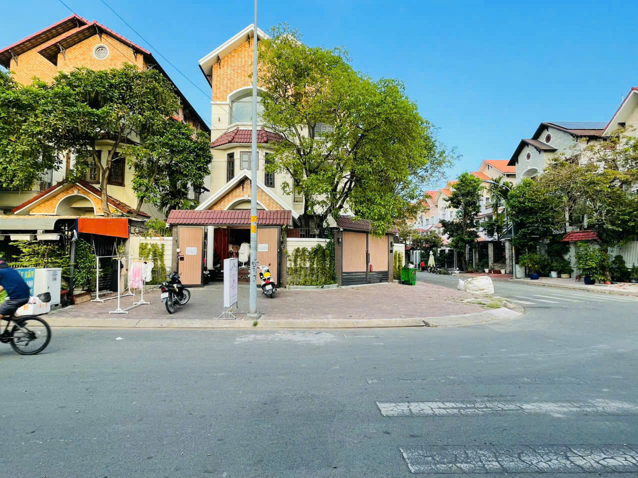 Bán siêu biệt thự Him Lam 6A khu Trung Sơn, Bình Chánh căn góc, hàng hiếm có 9 phòng ngủ 1