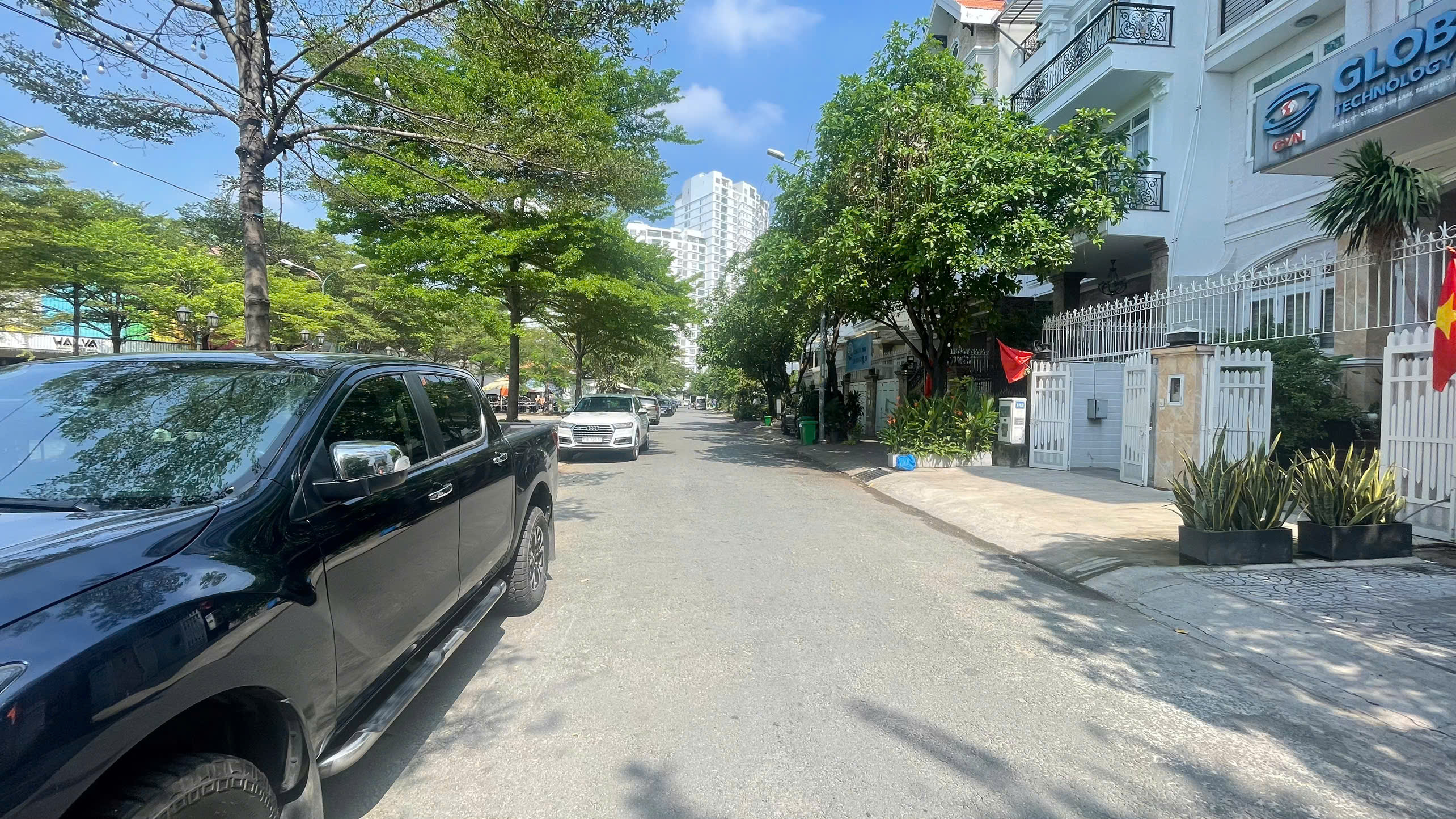 Bán biệt thự khu dân cư Him Lam, Quận 7 căn kế góc vị trí thoáng đẹp xây 6 tầng hướng Tây 3