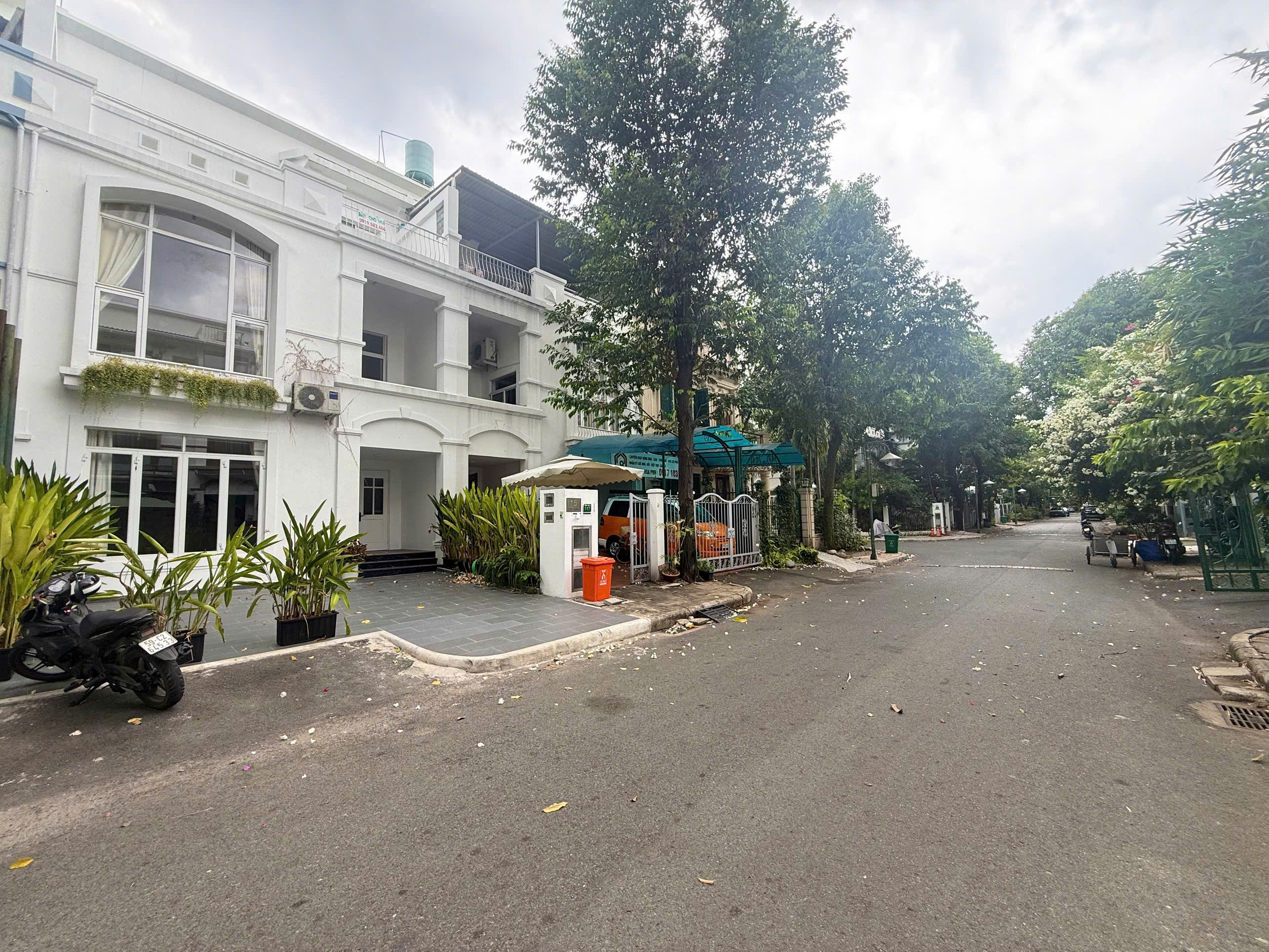Hung Thai 2 villa for sale, Phu My Hung, District 7, built 3 floors, designed with 4 bedrooms facing North – 126m2 2