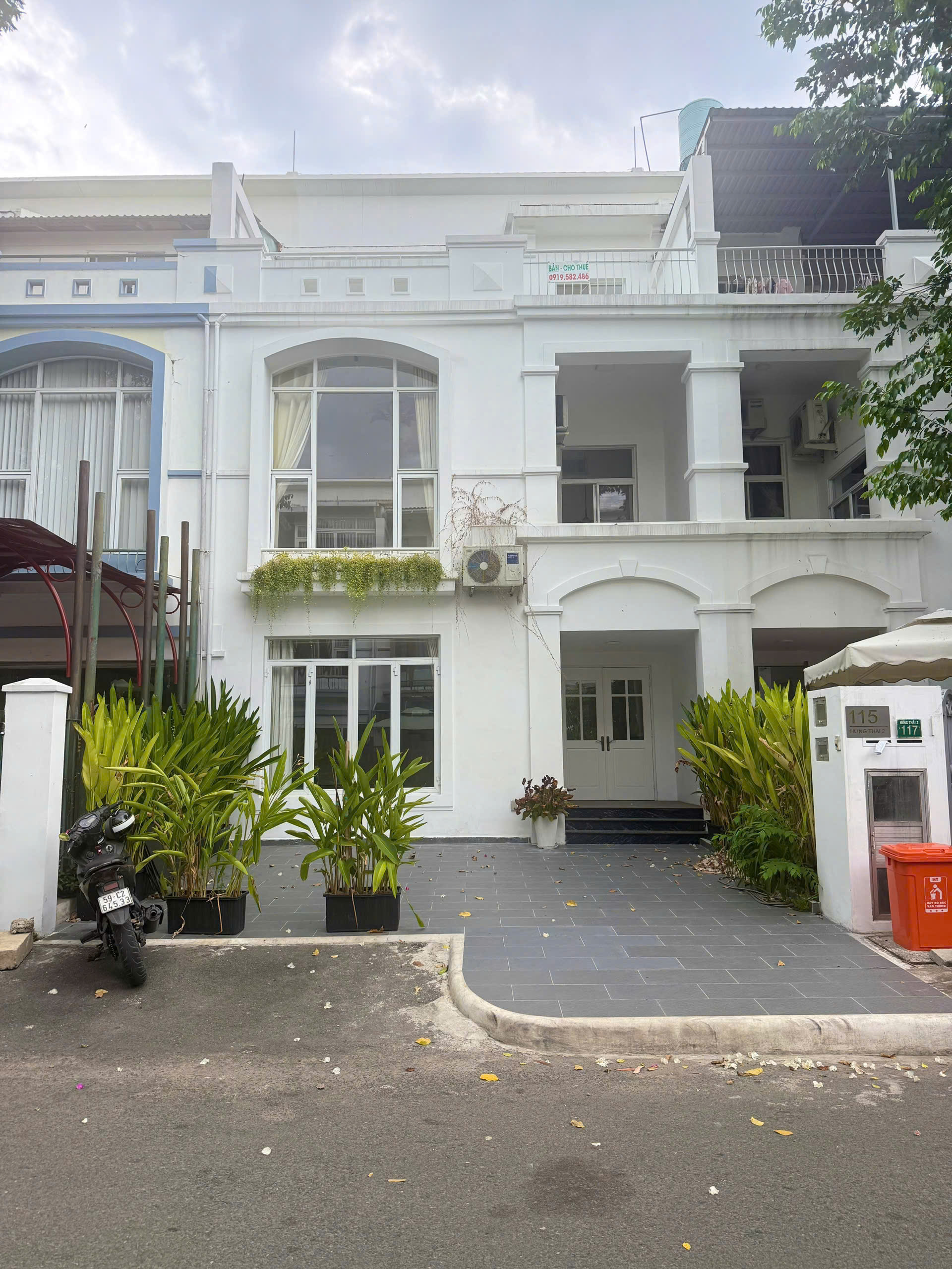 Hung Thai 2 villa for sale, Phu My Hung, District 7, built 3 floors, designed with 4 bedrooms facing North – 126m2