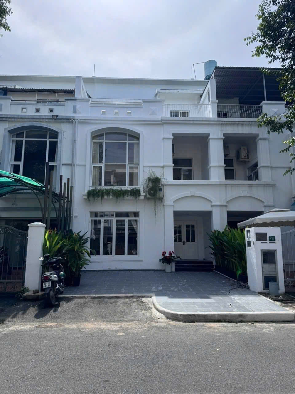 Bán biệt thự Hưng Thái Phú Mỹ Hưng, Quận 7 xây trệt + 2 lầu thiết kế 4 phòng ngủ, hướng Bắc – 126m2