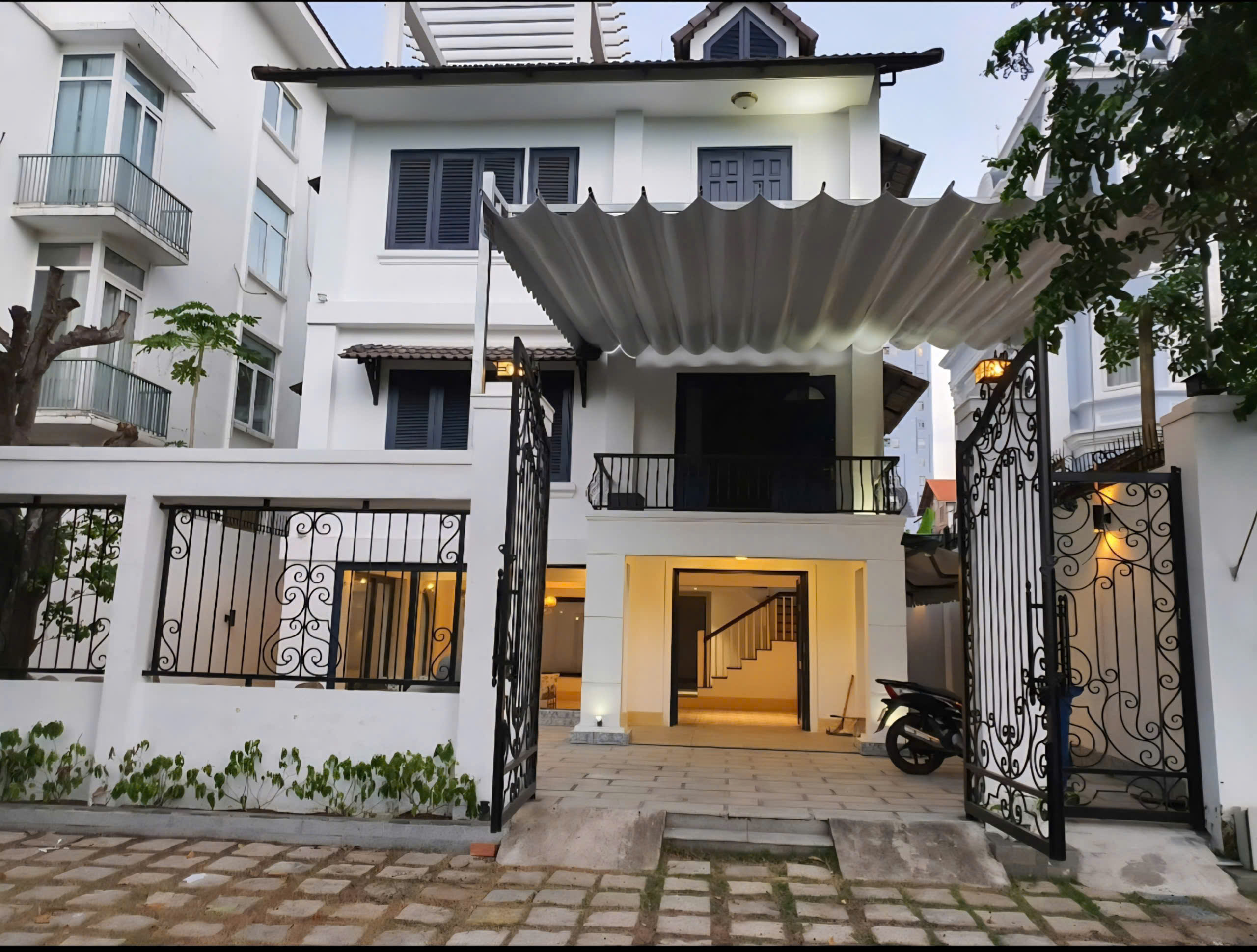 Cho thuê biệt thự KDC Tấn Trường, Quận 7 xây 4 tầng diện tích lớn view sông an ninh 24/24 – 240m2 5