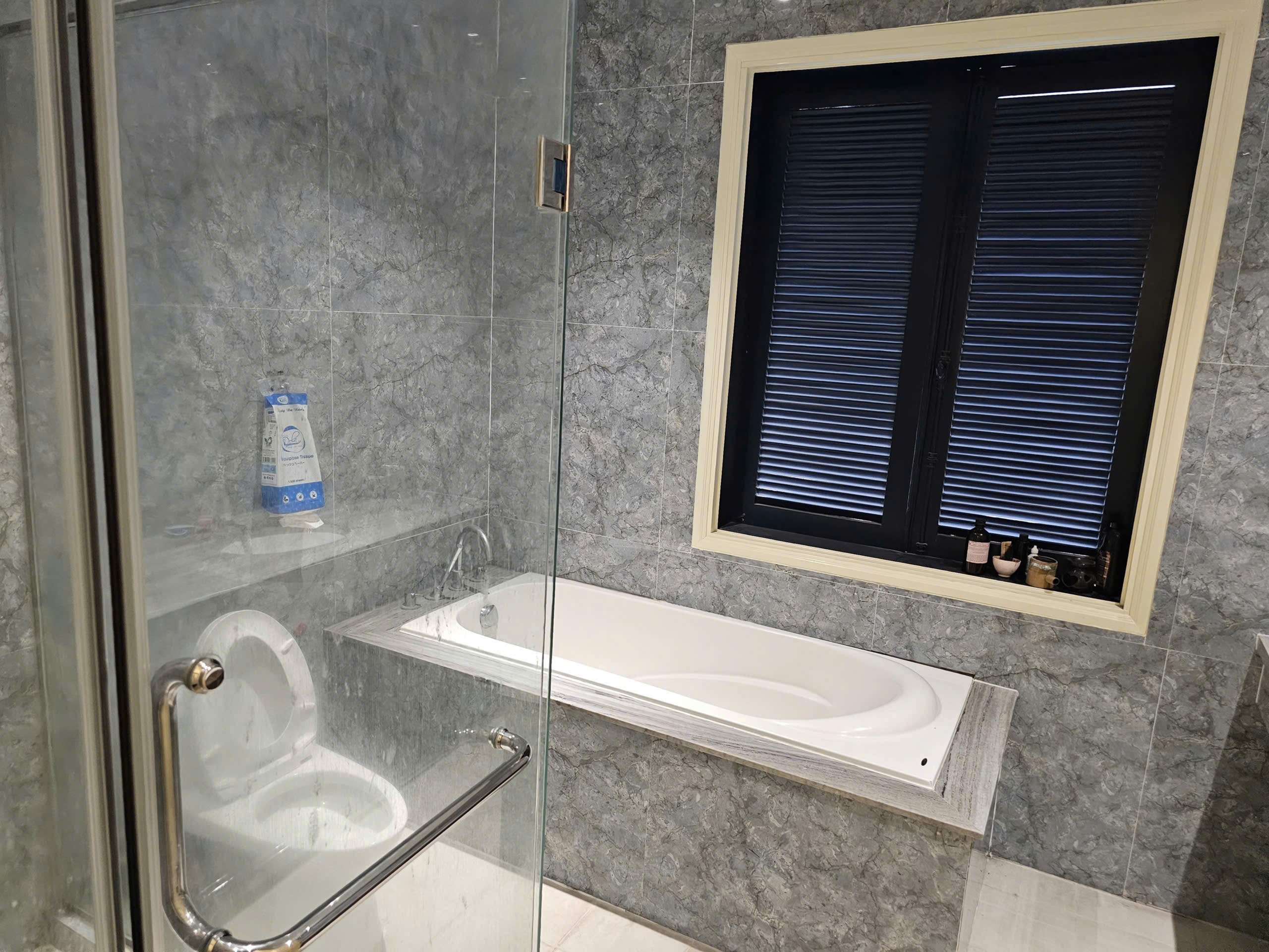 Cho thuê biệt thự KDC Tấn Trường, Quận 7 xây 4 tầng diện tích lớn view sông an ninh 24/24 – 240m2 1