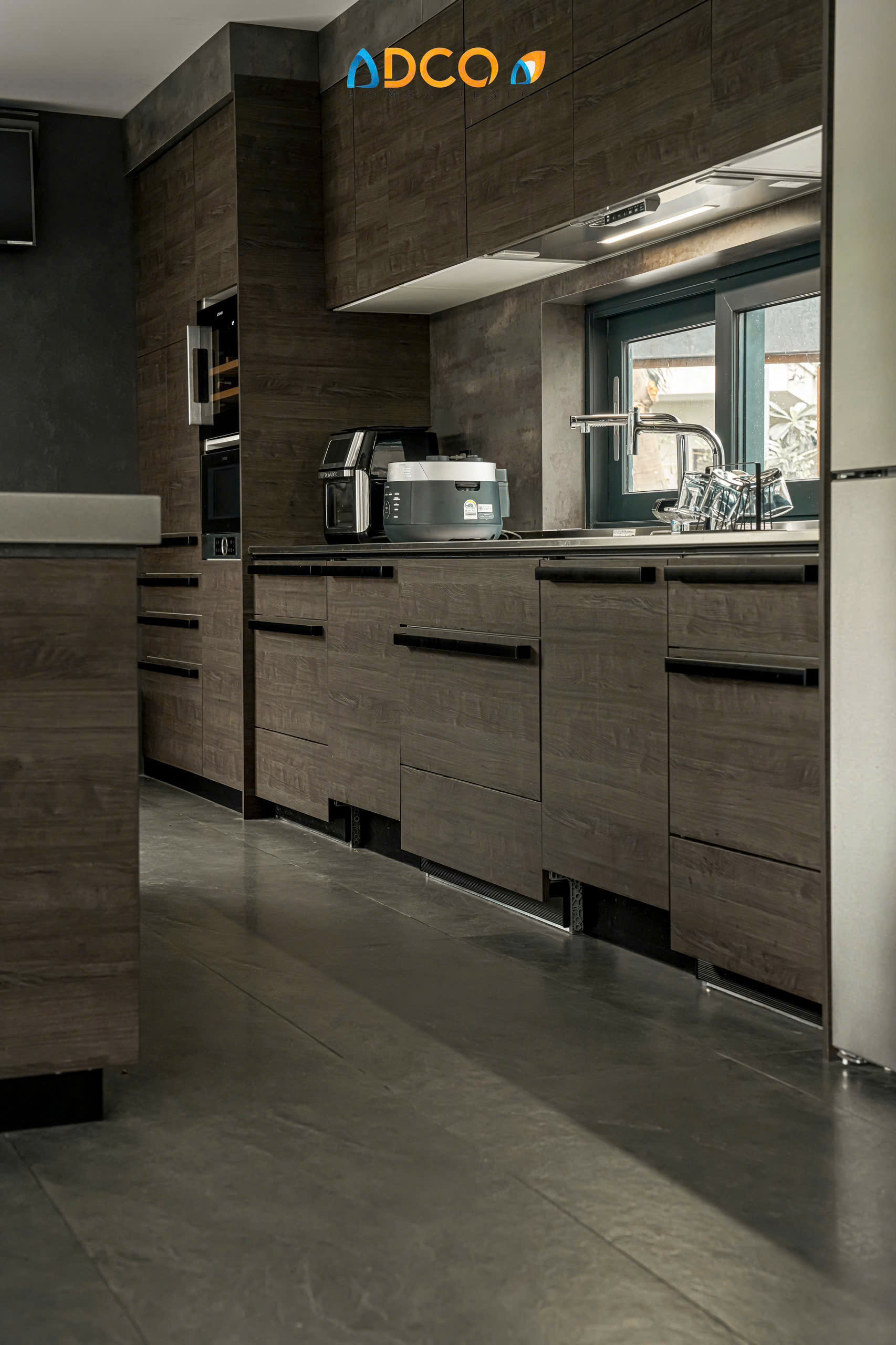 Bán biệt thự khu 6B Intresco Phạm Hùng, Bình Chánh căn góc view sông, xây 4 tầng có thang máy 3