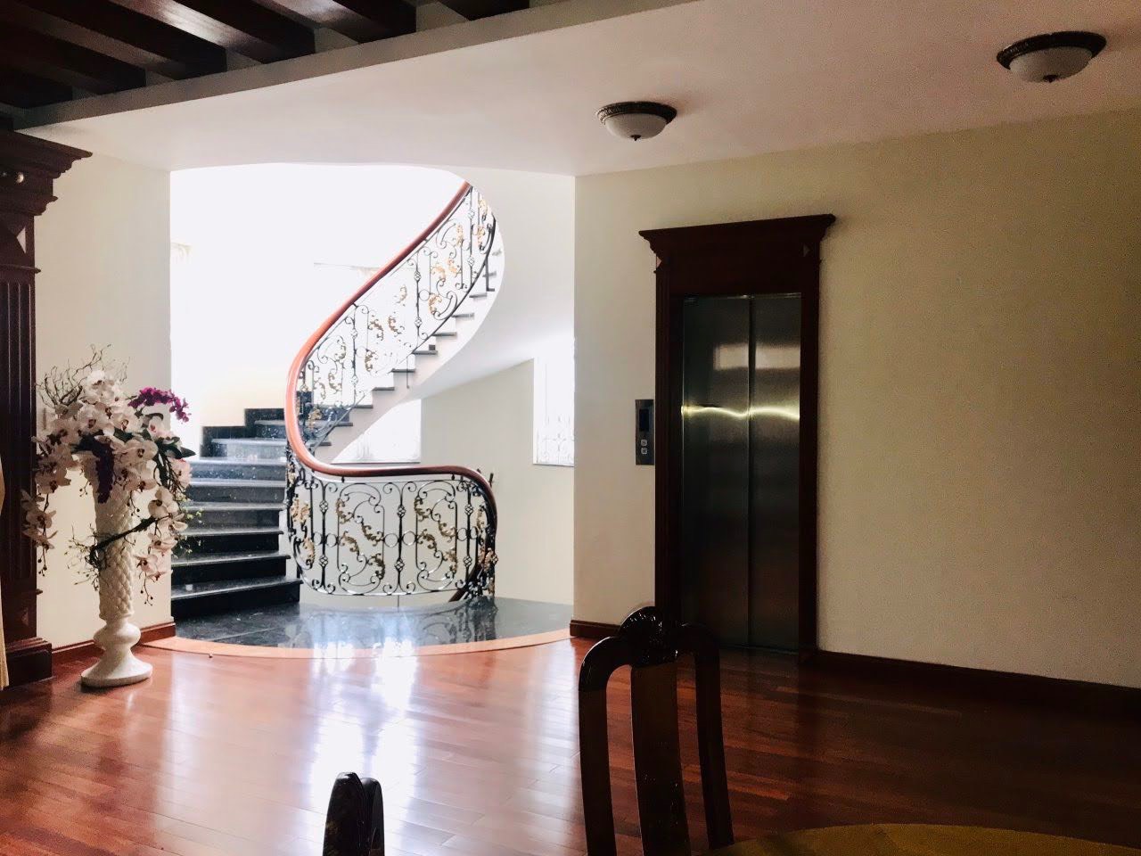 Cho thuê biệt thự đơn lập khu Cảnh Đồi Phú Mỹ Hưng, Quận 7 căn góc có 7 phòng ngủ kiến trúc Pháp 9