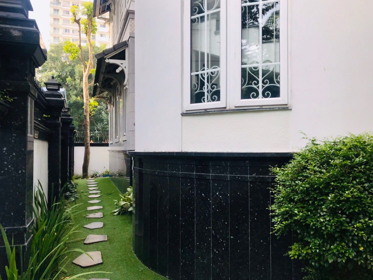 Cho thuê biệt thự đơn lập khu Cảnh Đồi Phú Mỹ Hưng, Quận 7 căn góc có 7 phòng ngủ kiến trúc Pháp 4