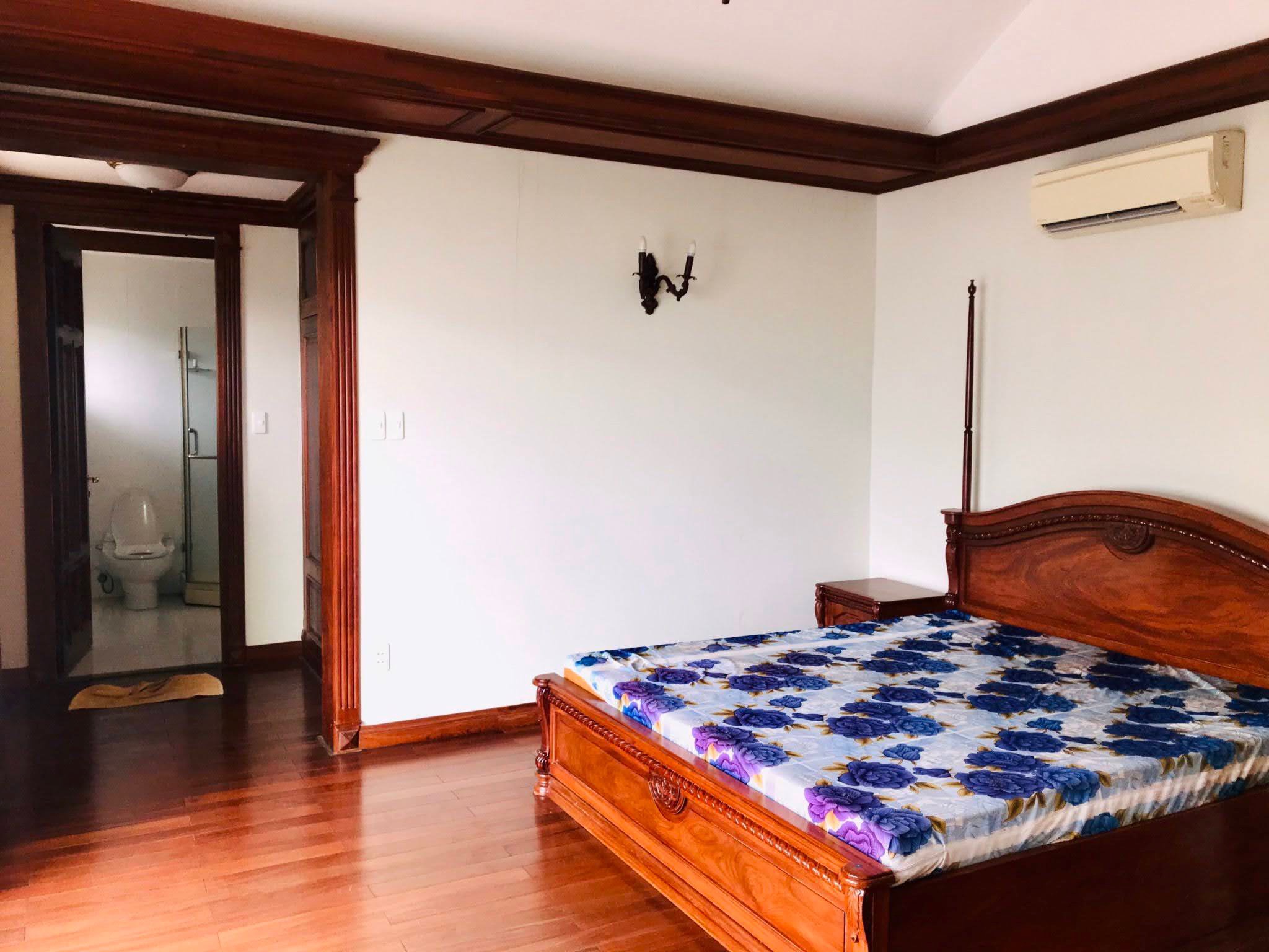 Cho thuê biệt thự đơn lập khu Cảnh Đồi Phú Mỹ Hưng, Quận 7 căn góc có 7 phòng ngủ kiến trúc Pháp 3