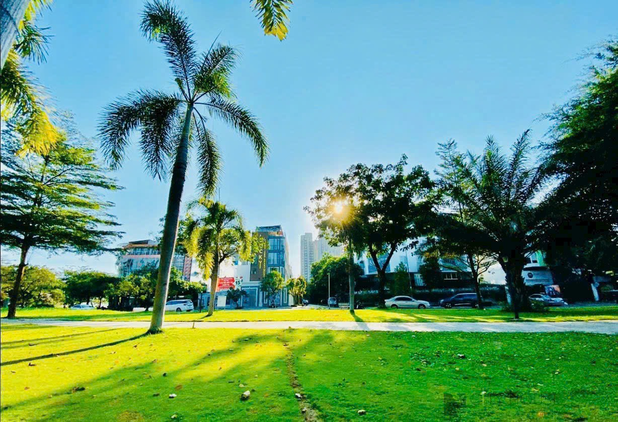 Bán biệt thự mặt tiền khu dân cư Phú Mỹ Vạn Phát Hưng, Quận 7 căn góc vị trí đẹp có sân vườn 1