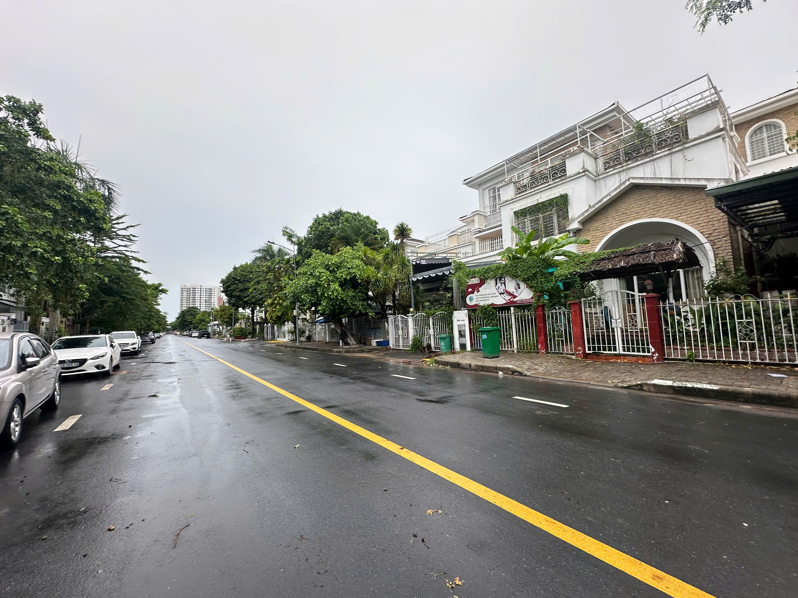 Cho thuê biệt thự Mỹ Gia 1 Phú Mỹ Hưng 2 căn liền kề xây 2 lầu có sân chung diện tích rộng 512m2 1